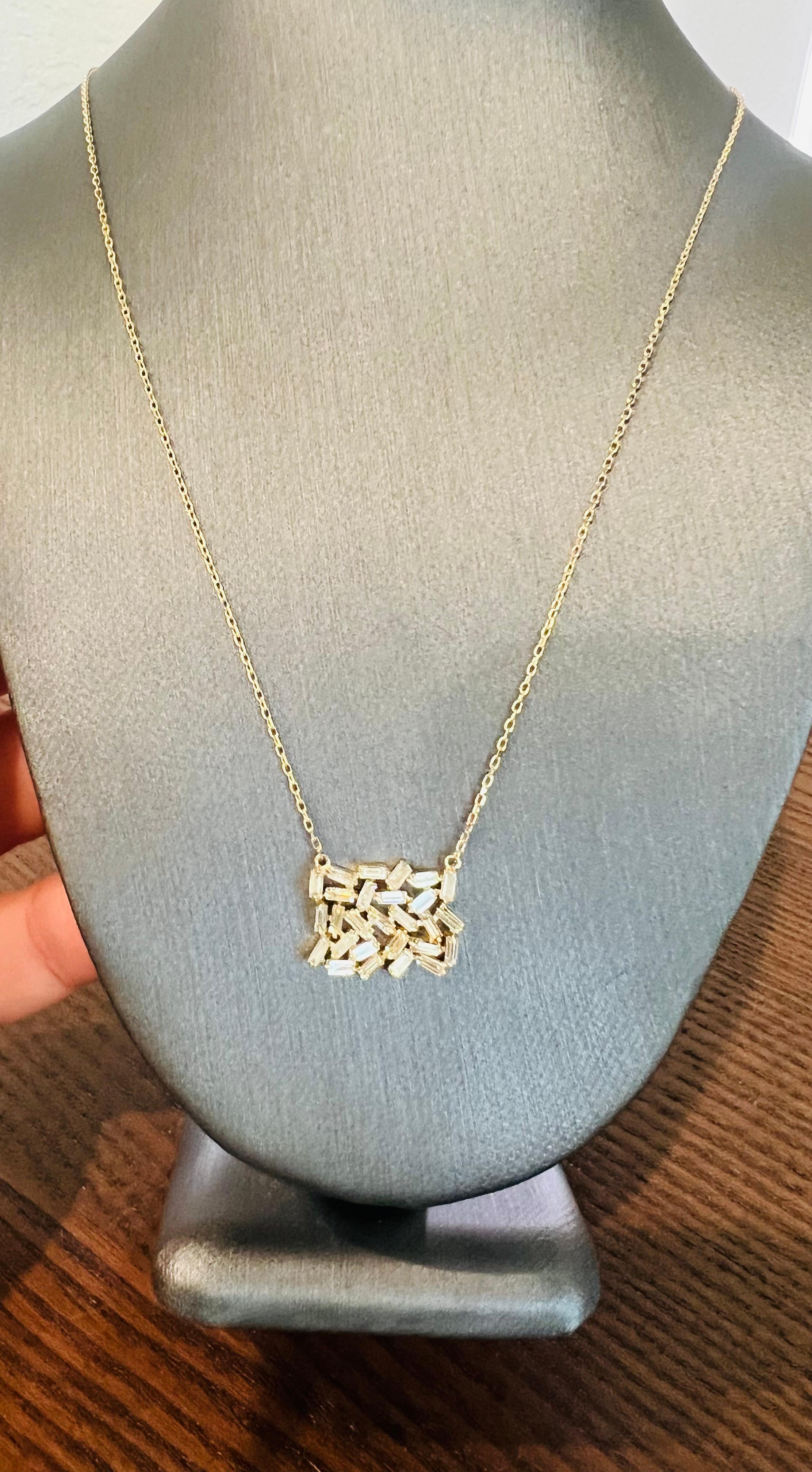 Collier à chaîne en or jaune avec diamant baguette naturel de 0,95 carat en vente 1