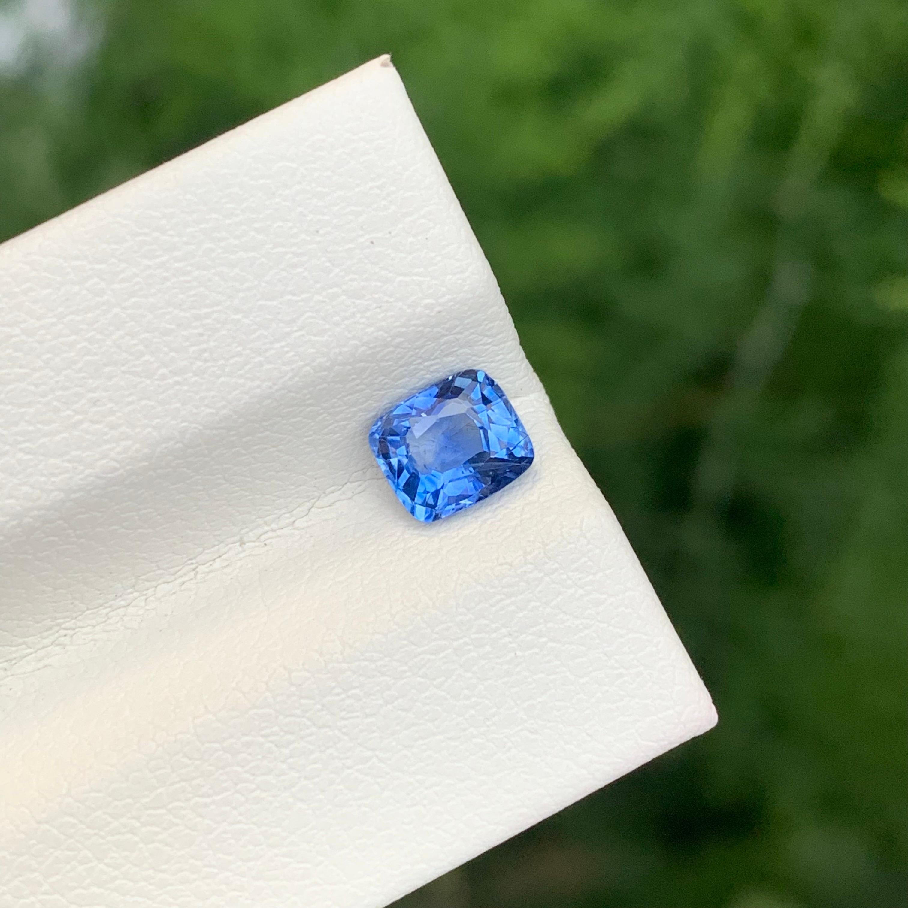0,95 Karat Natürlicher Loser Blauer Saphir Edelstein aus Sri Lankan Mine im Zustand „Neu“ im Angebot in Peshawar, PK