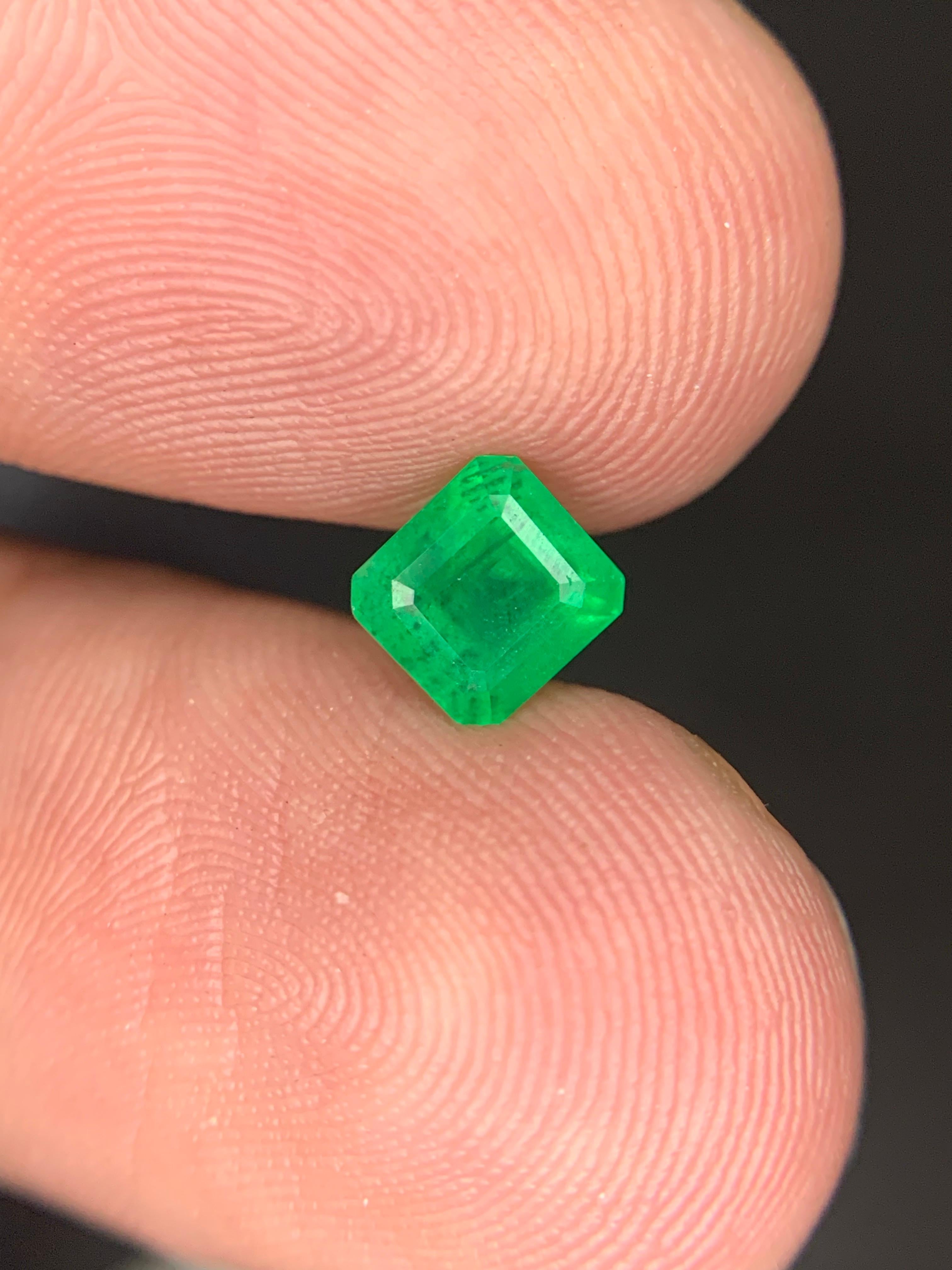 0.95 Karat natürlicher loser Smaragd Edelstein aus Swat, Pakistan im Zustand „Neu“ im Angebot in Peshawar, PK