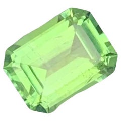 Pierre précieuse en tourmaline verte afghane taille émeraude naturelle de 0,95 carat pour bague