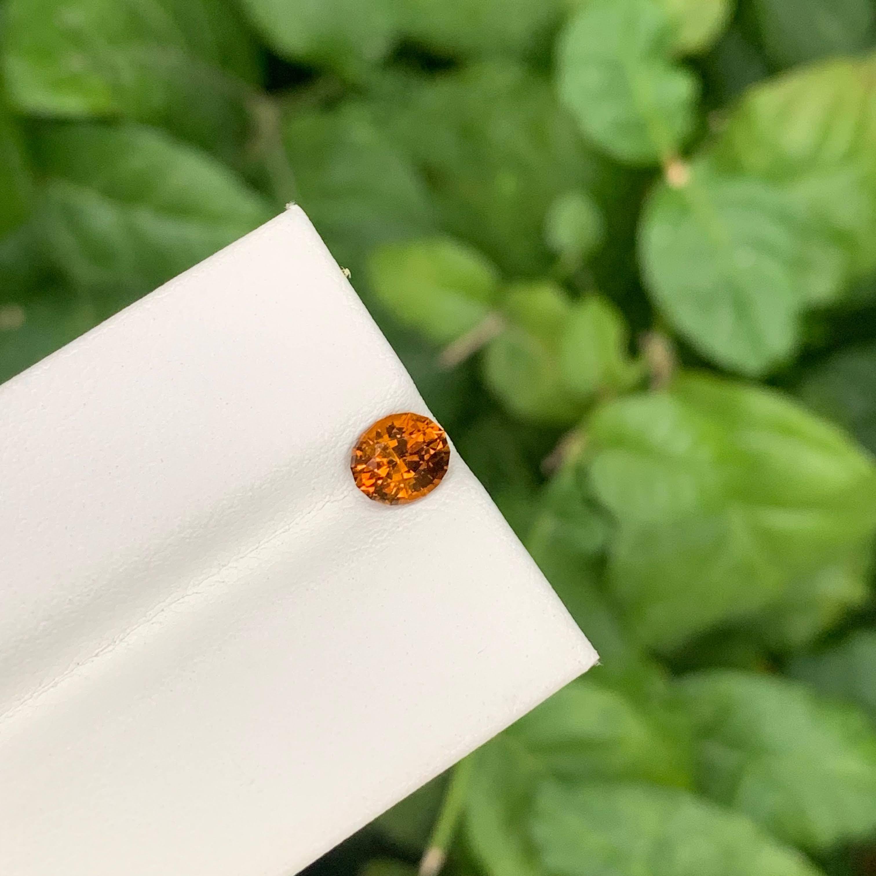 Taille ovale 0.95 Carat Natural Loose Orange Fire Mali Garnet Oval Shape Gemstone en vente