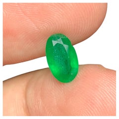 Used 0.95 Carat Natural Loose Emerald Oval Shape Gem For Jewellery Making 