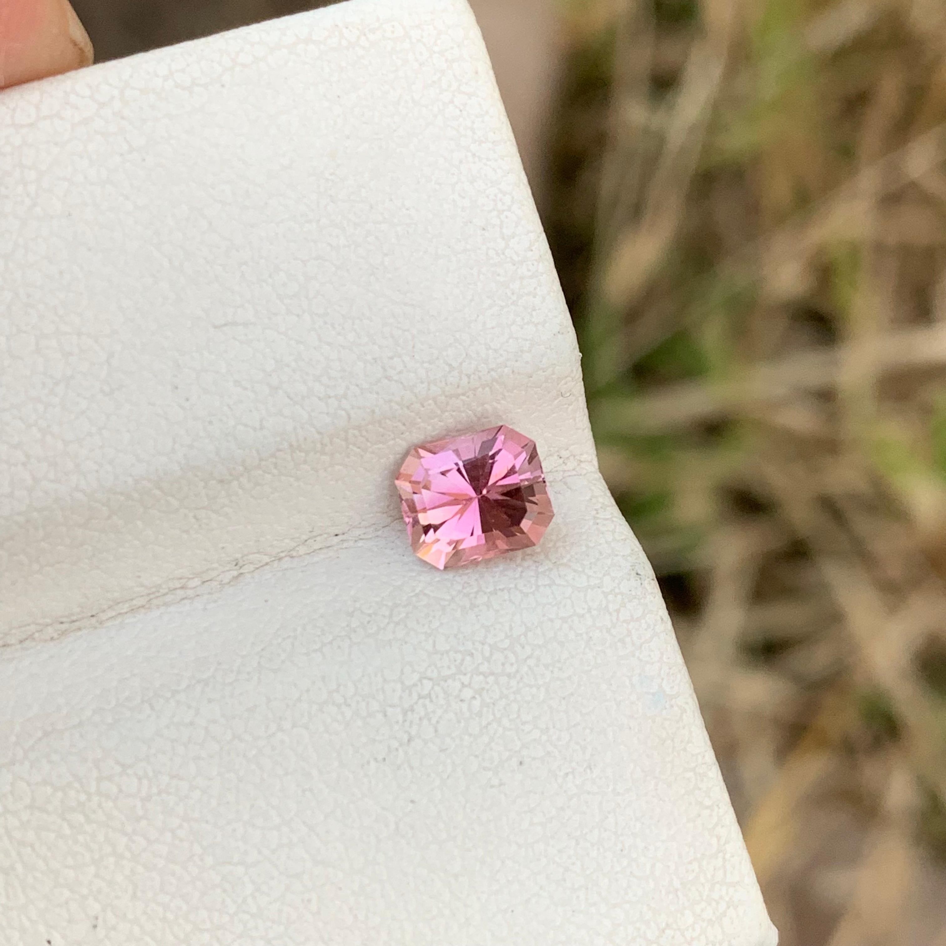 0,95 Karat natürlicher loser rosa Turmalin in Fancy-Smaragdform für Ring  im Angebot 4