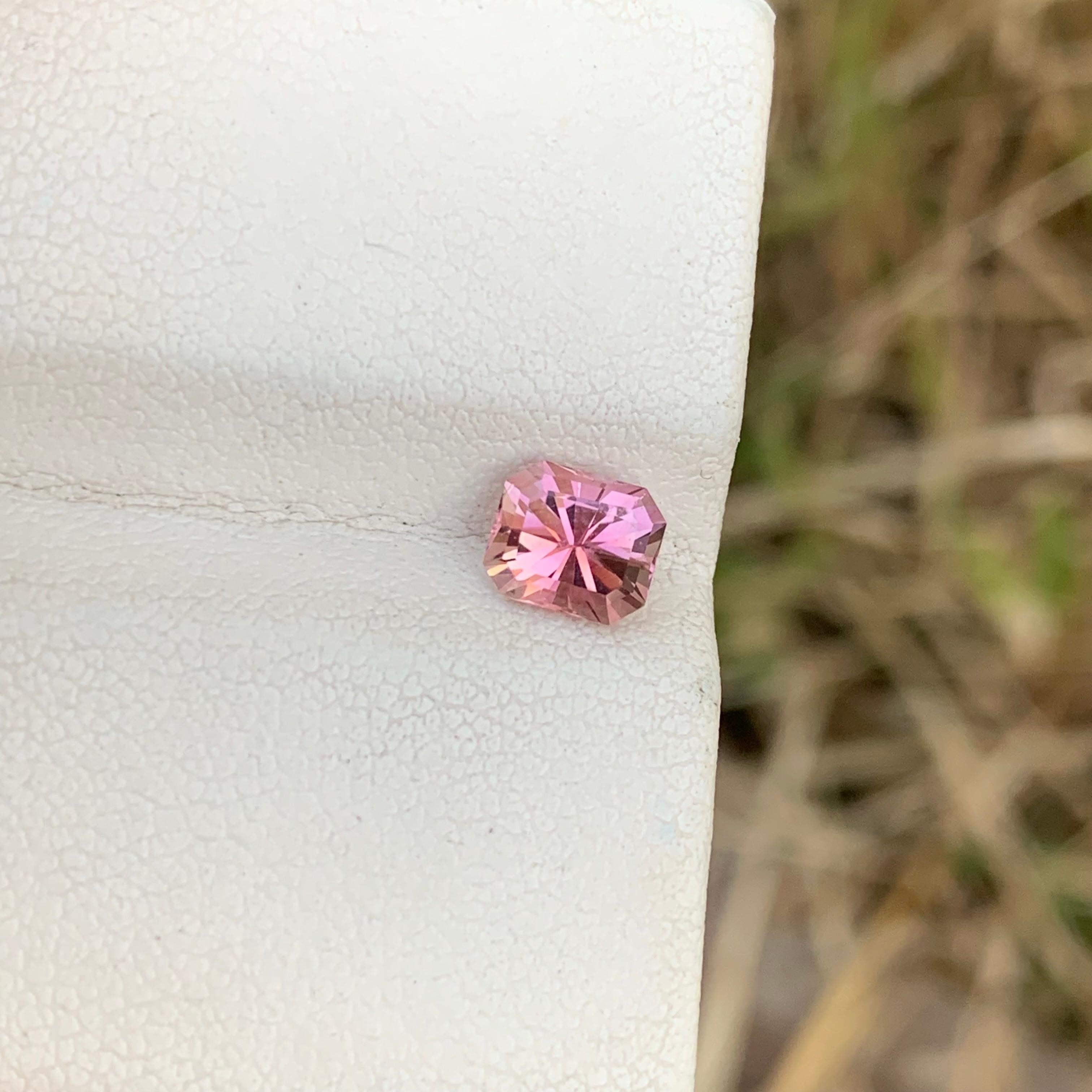 0,95 Karat natürlicher loser rosa Turmalin in Fancy-Smaragdform für Ring  (Smaragdschliff) im Angebot