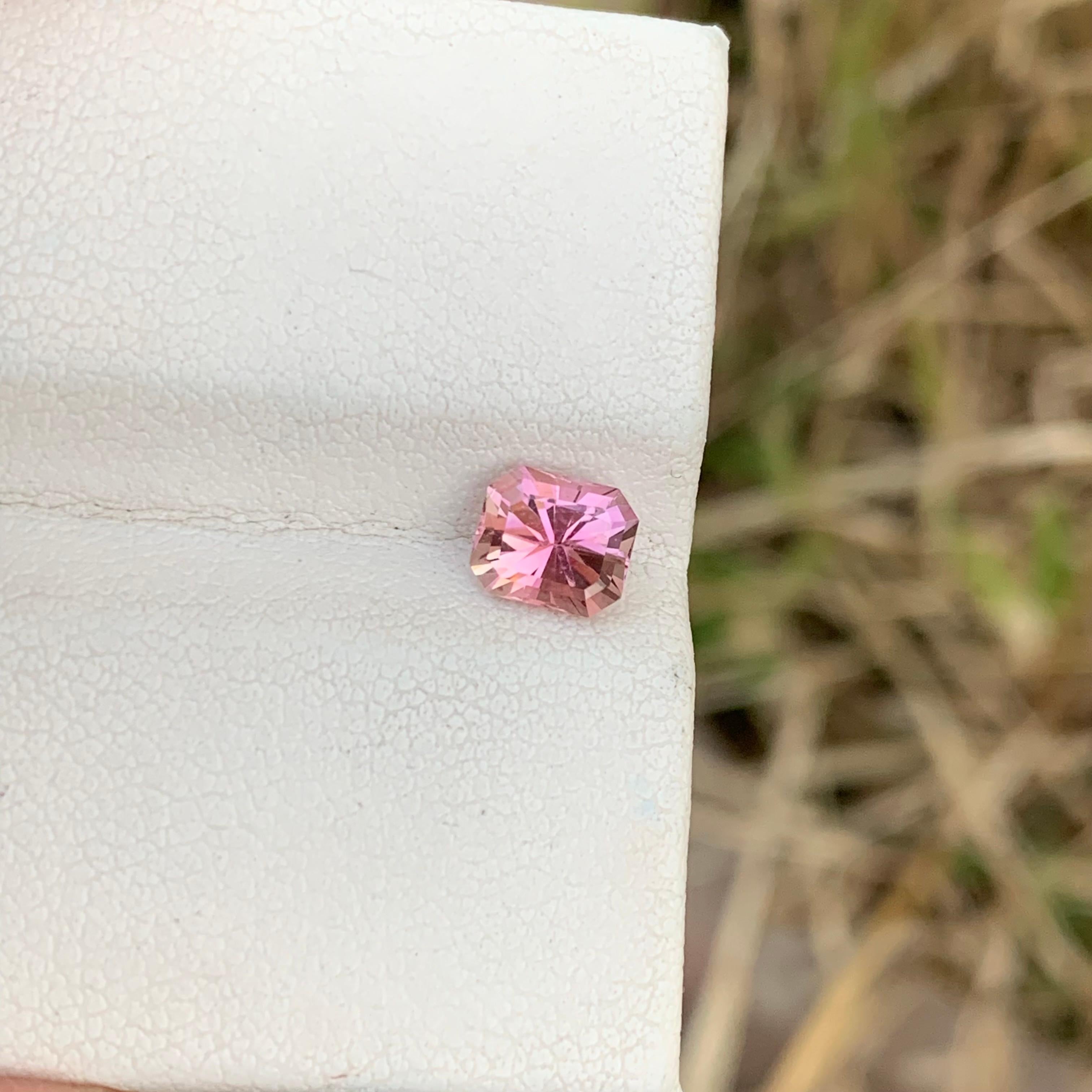 0,95 Karat natürlicher loser rosa Turmalin in Fancy-Smaragdform für Ring  für Damen oder Herren im Angebot
