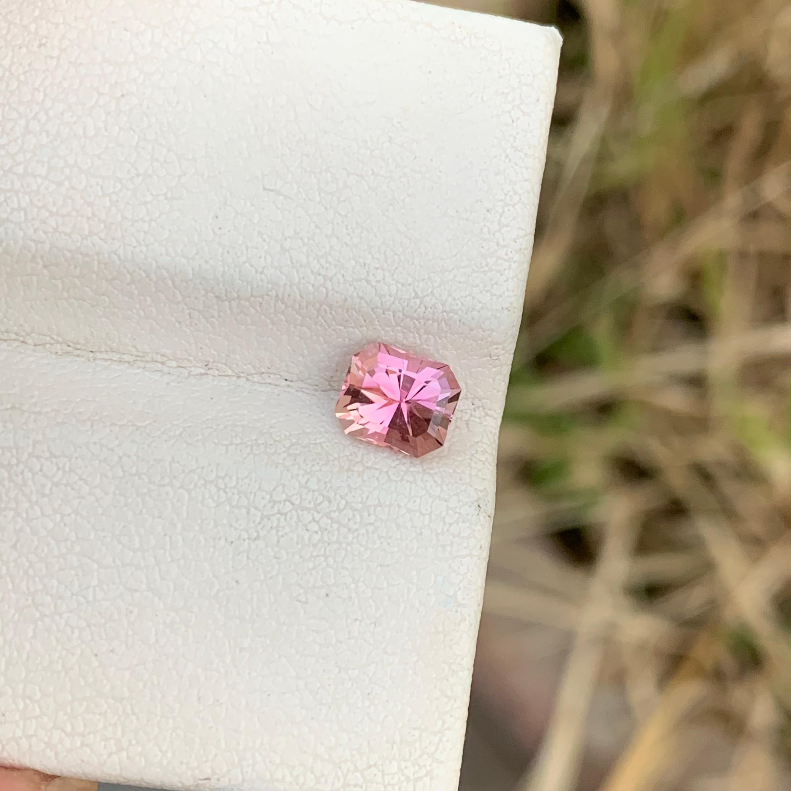 0,95 Karat natürlicher loser rosa Turmalin in Fancy-Smaragdform für Ring  im Angebot 1