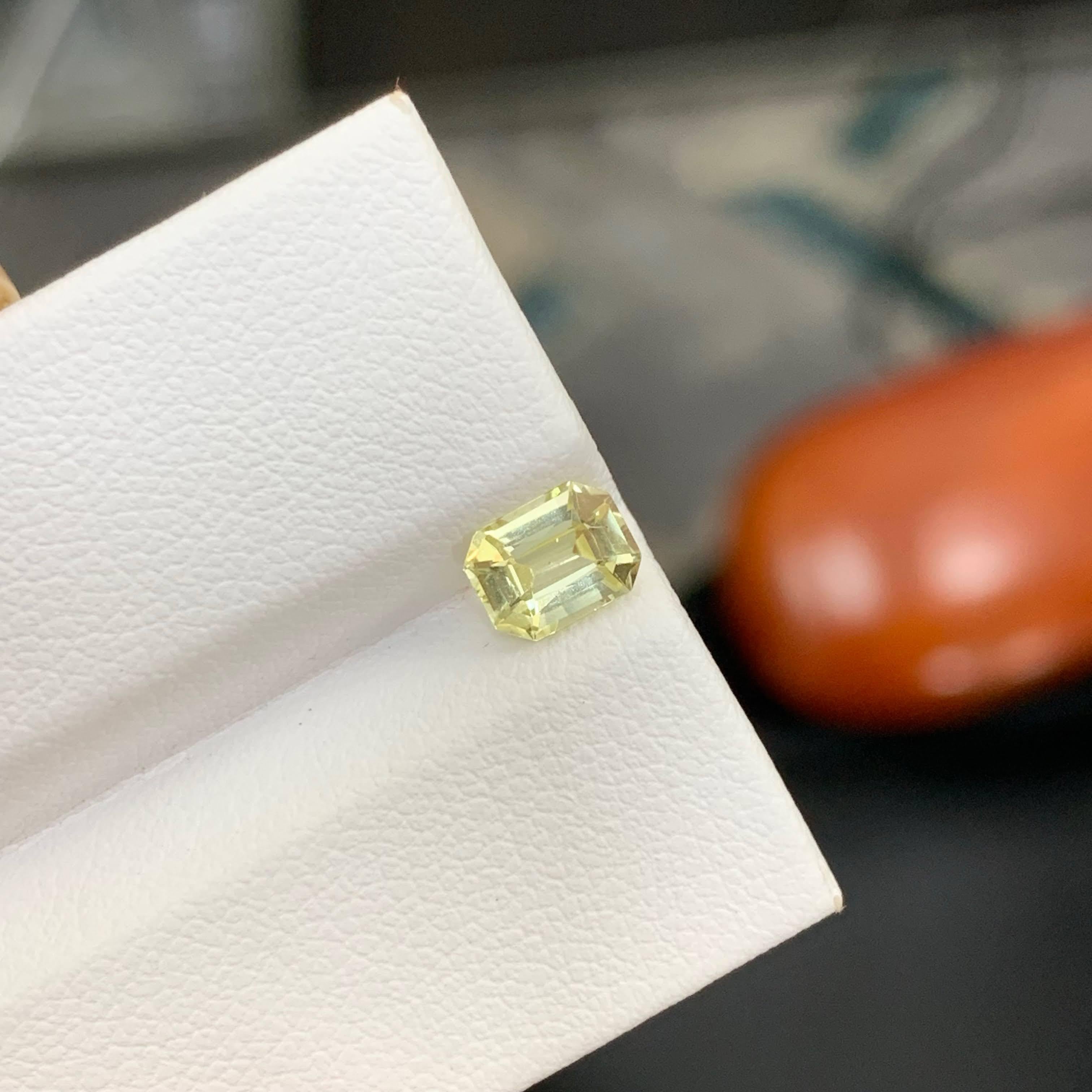 0,95 Karat natürlicher loser gelber Saphir Stein Smaragdschliff Sri Lanka Edelstein im Angebot 5