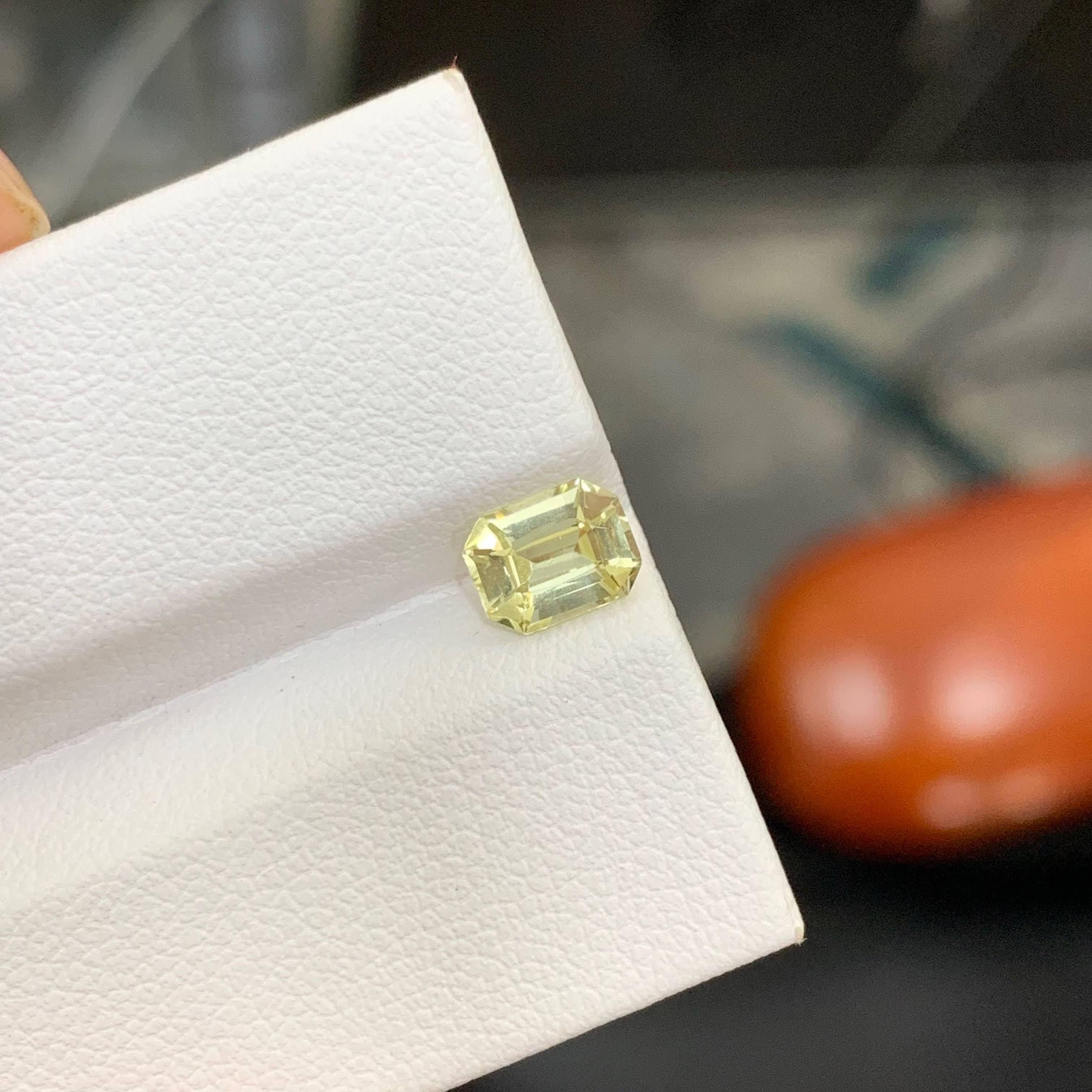 0,95 Karat natürlicher loser gelber Saphir Stein Smaragdschliff Sri Lanka Edelstein im Angebot 6