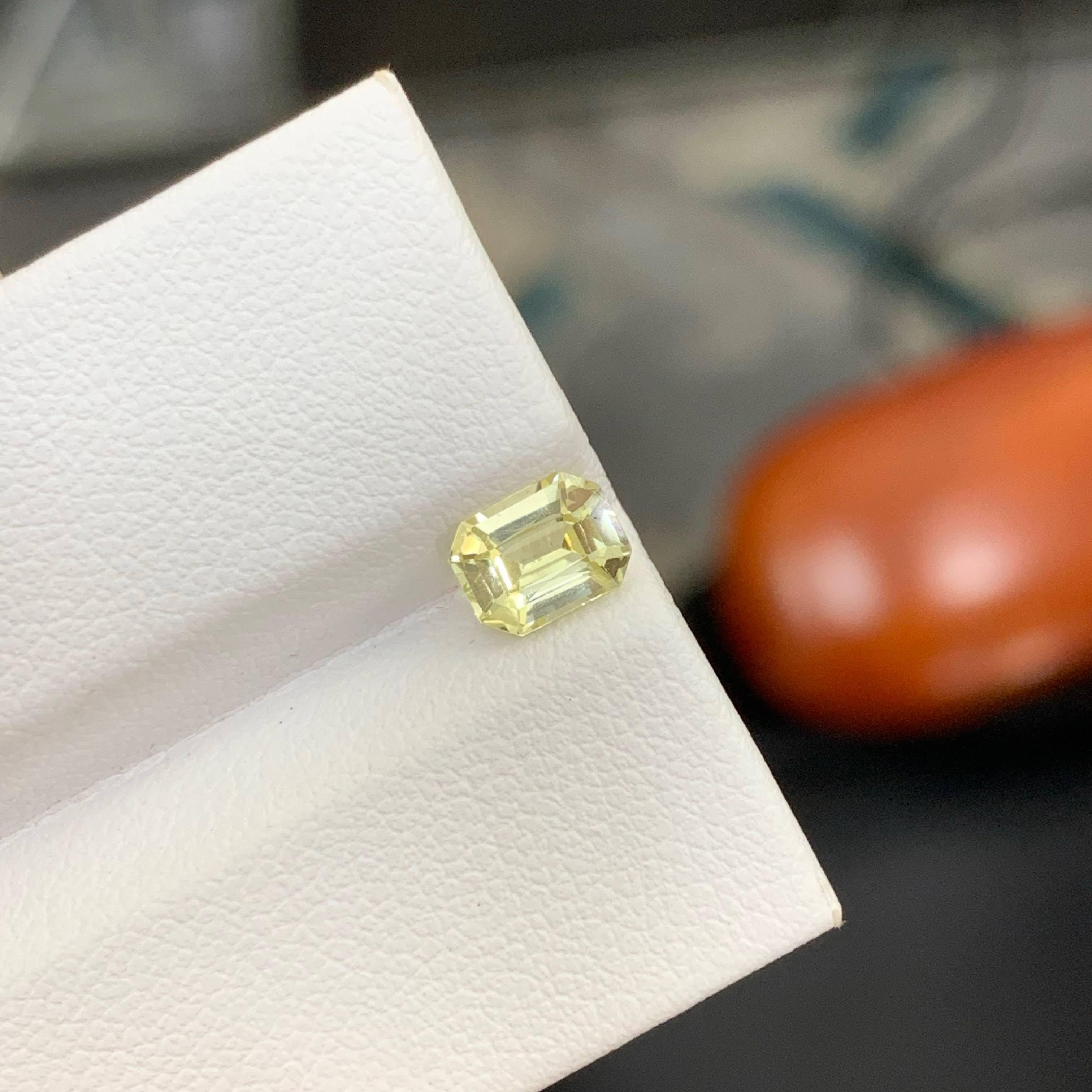 0,95 Karat natürlicher loser gelber Saphir Stein Smaragdschliff Sri Lanka Edelstein im Angebot 4