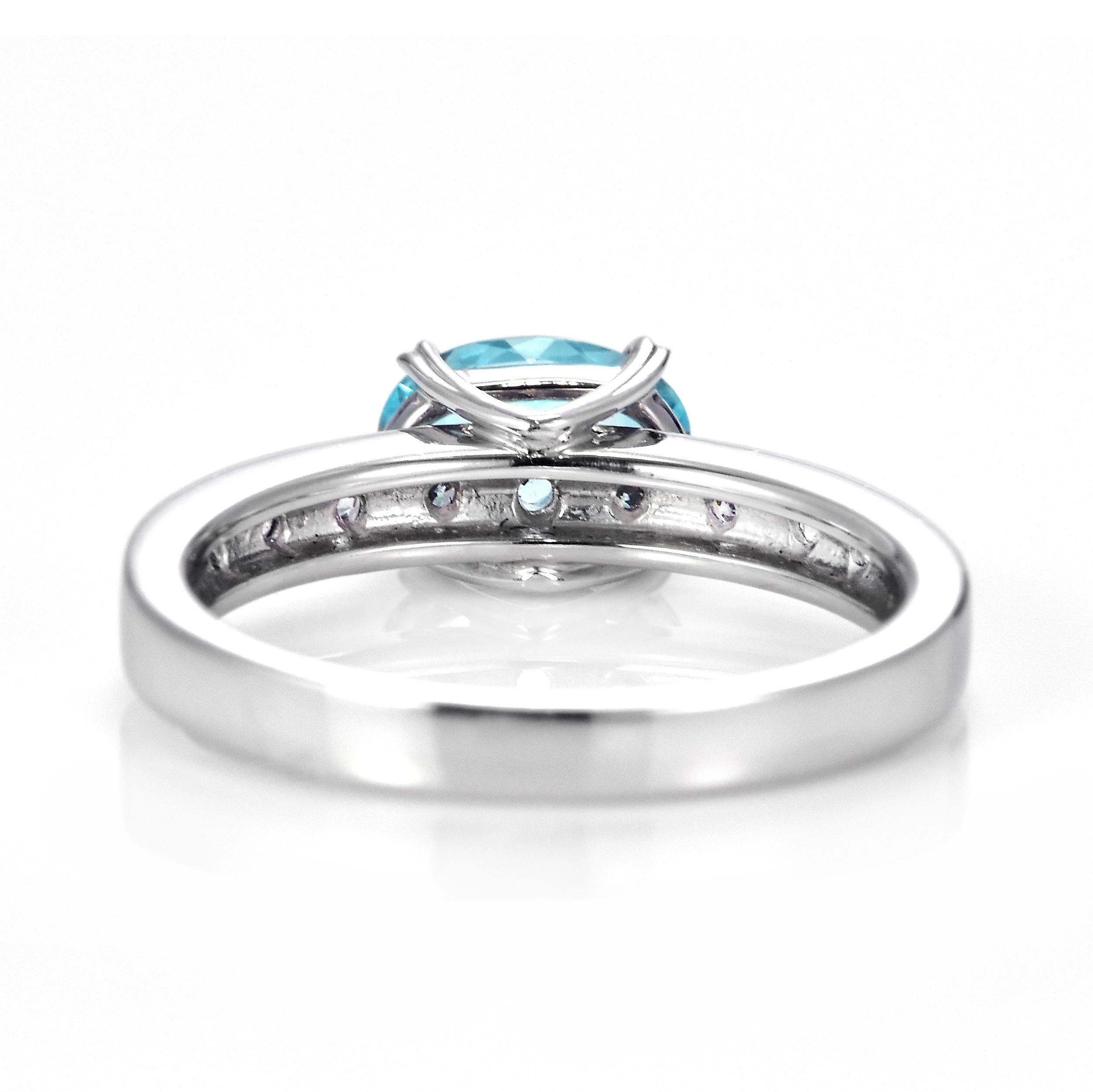 0.95 Carat Natural Paraiba Tourmaline and Diamond Ring Made in Platinum For Sale 5