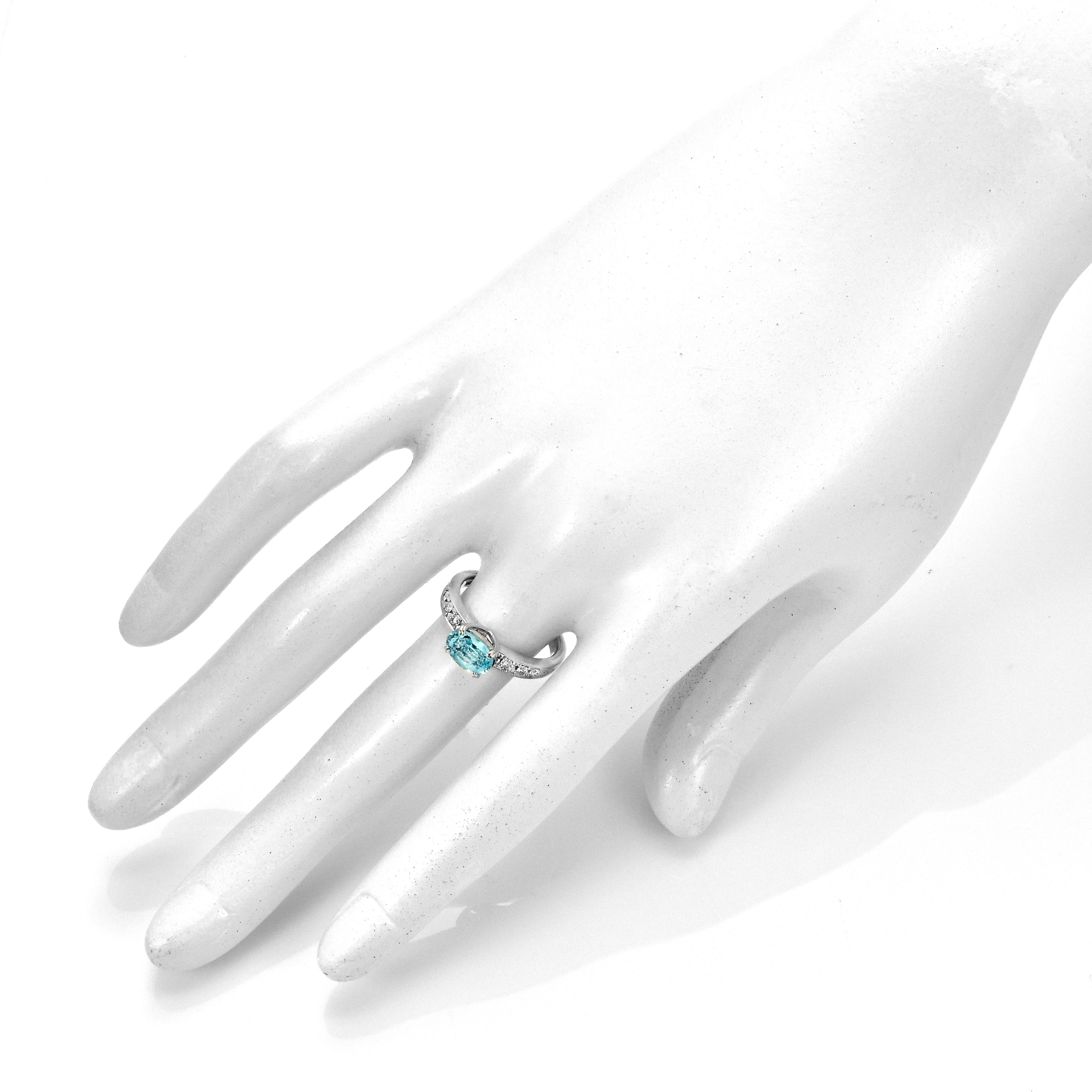 Women's 0.95 Carat Natural Paraiba Tourmaline and Diamond Ring Made in Platinum For Sale