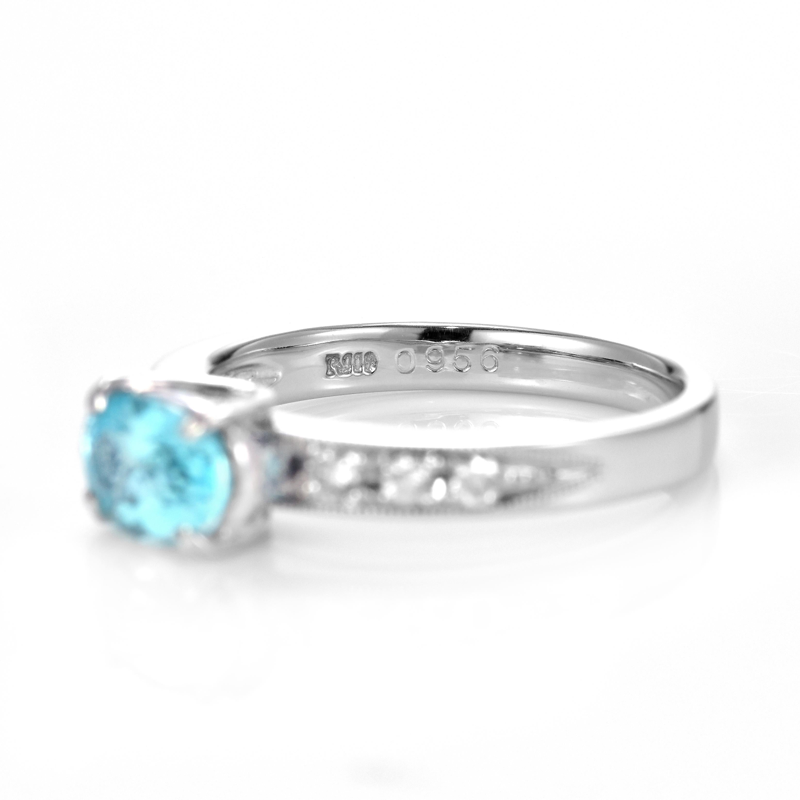 0.95 Carat Natural Paraiba Tourmaline and Diamond Ring Made in Platinum For Sale 1