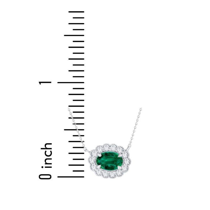 0.95 Carat Oval Emerald Pendant with 0.4 ct Diamond Halo in 18k White ref933 in vendita 1