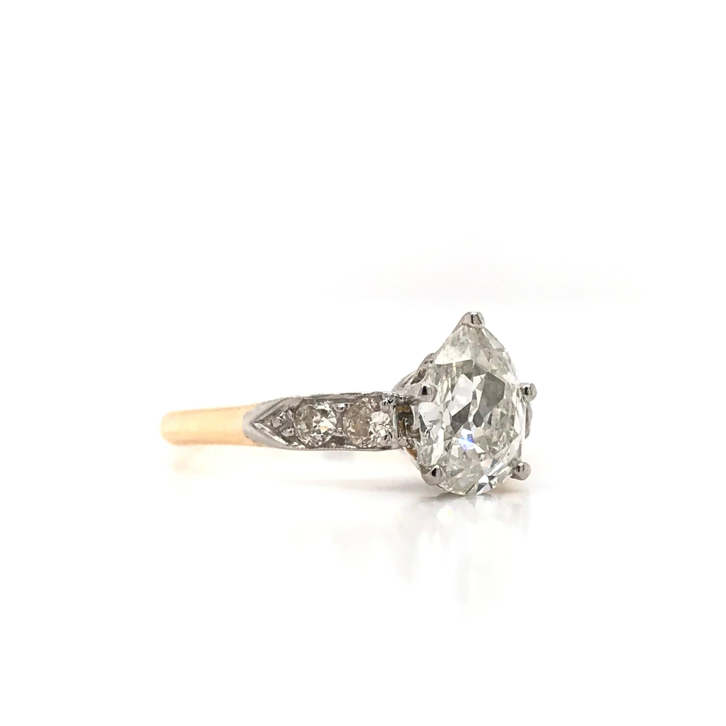 0.95 Carat Pear Cut Diamond Solitaire Style Ring For Sale 1