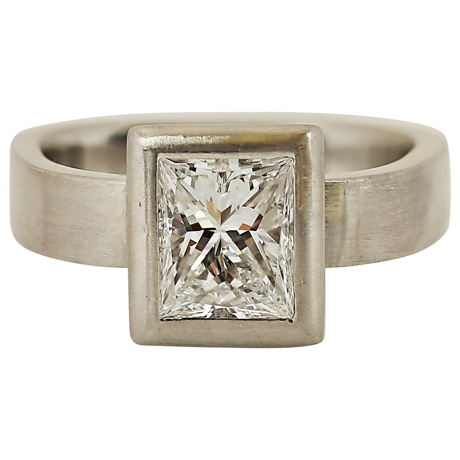 0,95 Karat Diamant im Prinzessinnenschliff Moderner Ring