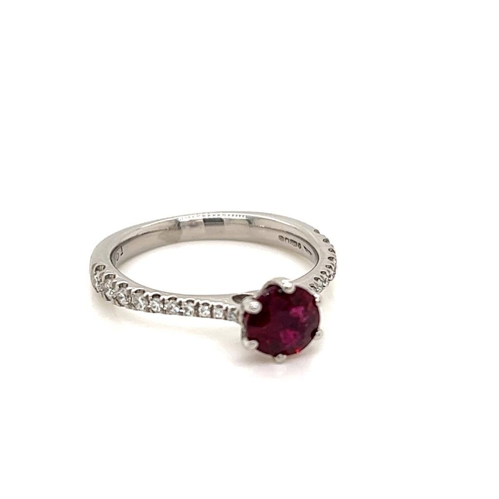Contemporary 0.95 Carat Round Brilliant Ruby and Diamond Ring in Platinum  For Sale