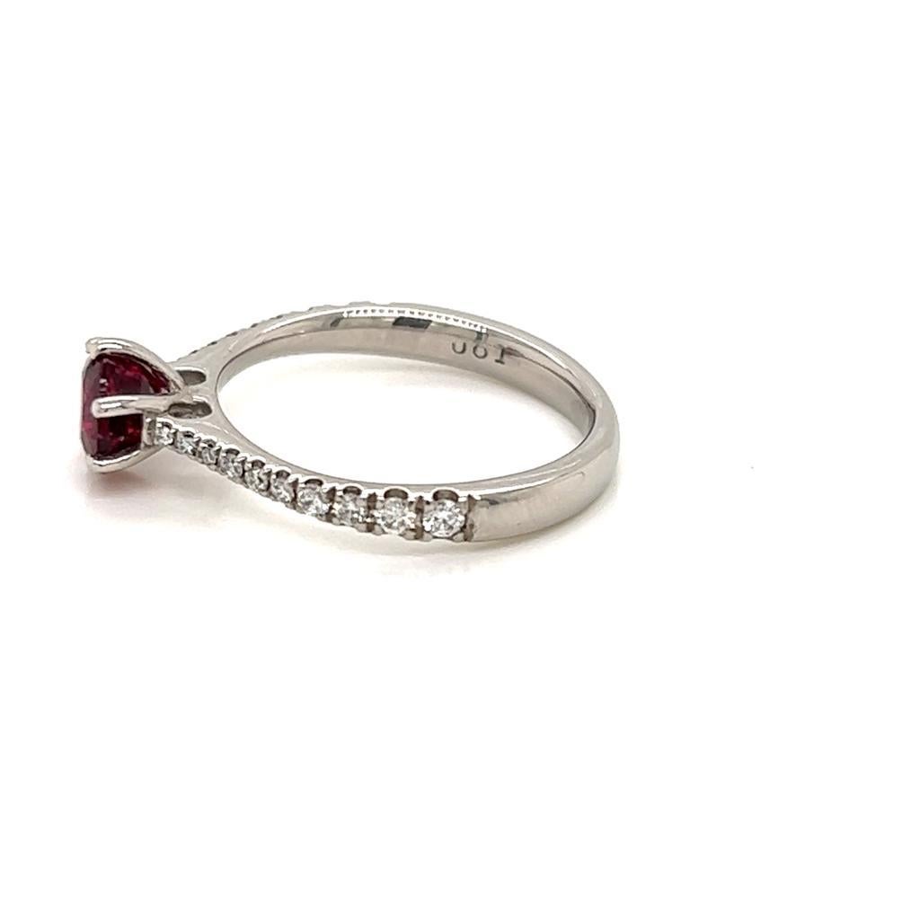 0.95 Carat Round Brilliant Ruby and Diamond Ring in Platinum  In New Condition For Sale In London, GB