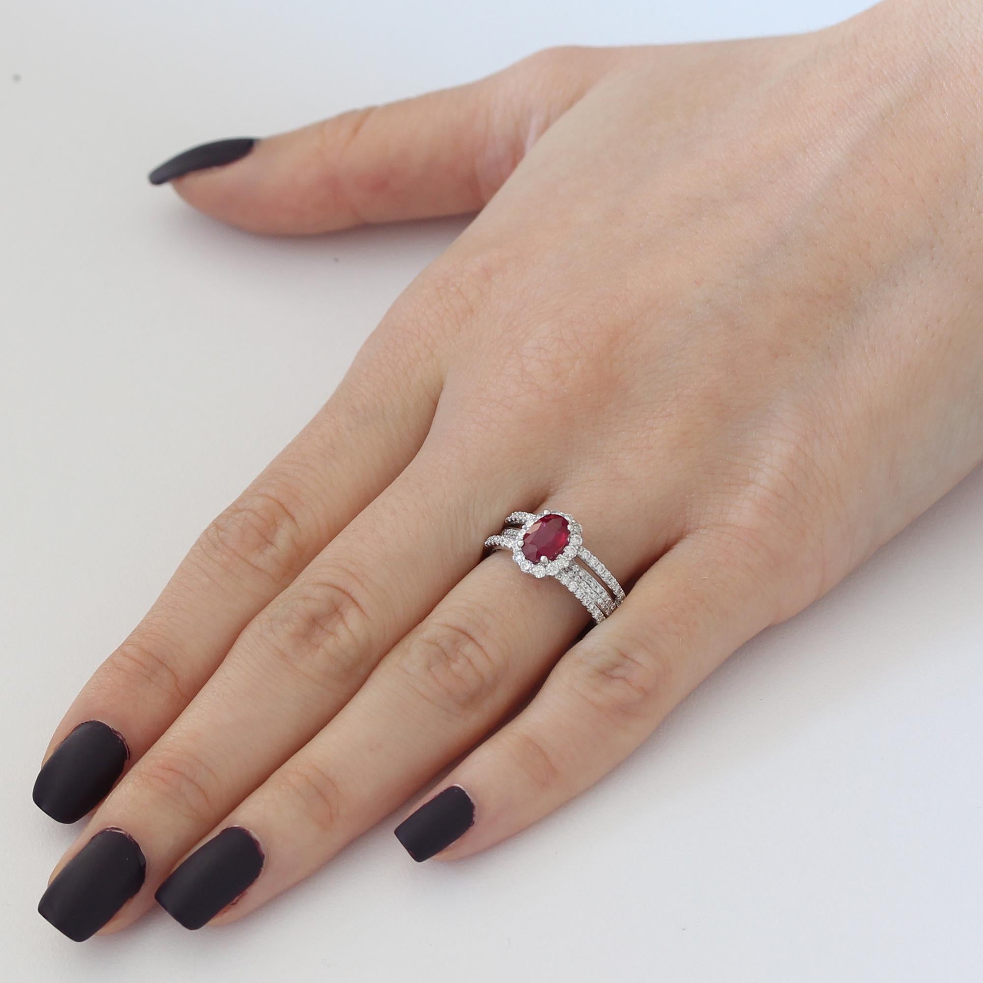 0.95 Carat Ruby and Diamond White Gold Cocktail Ring In New Condition For Sale In New York, NY