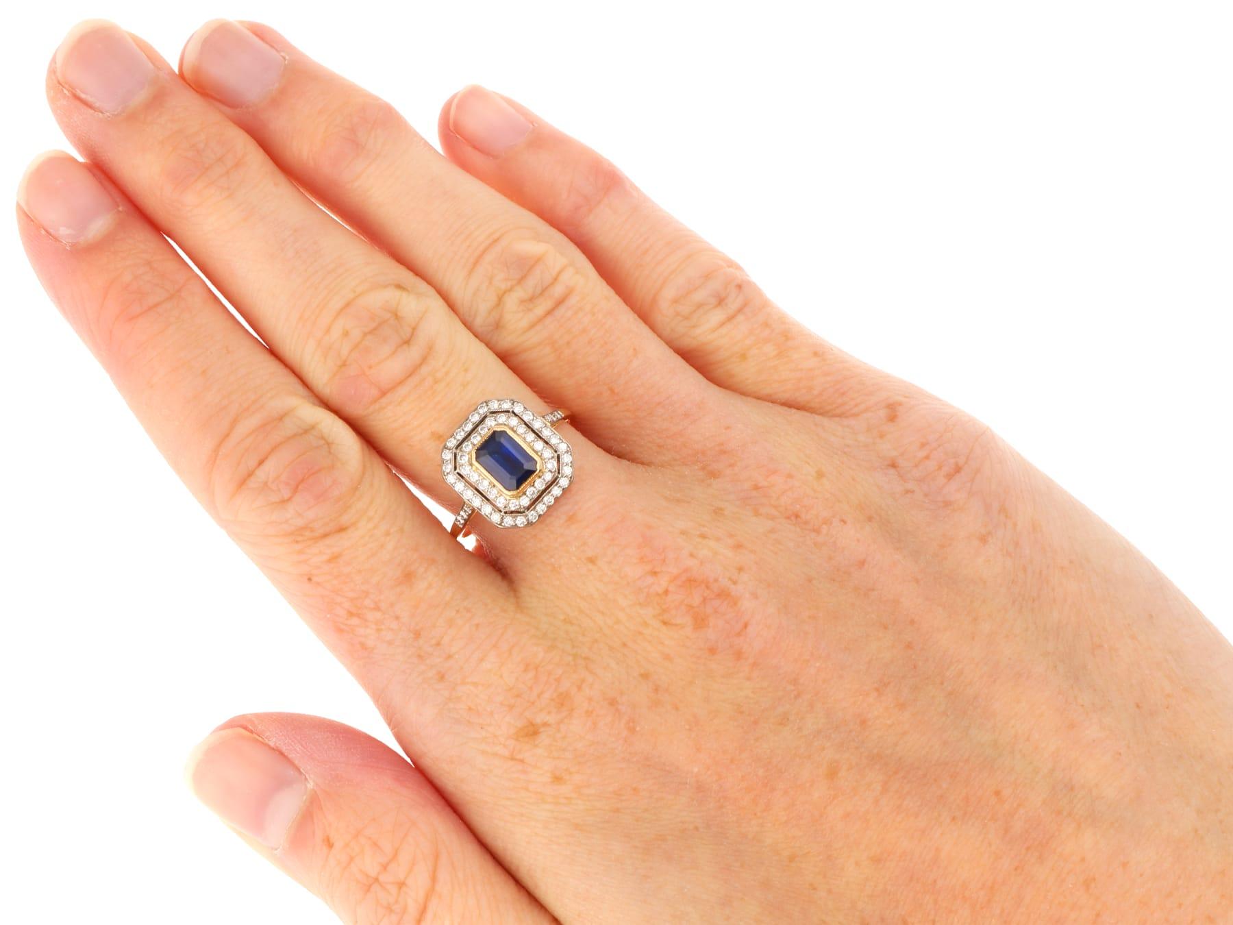 Zaffiro da 0,95 carati e diamante da 0,60 carati, anello aureola in oro giallo 18 carati Circa 1940 in vendita 6