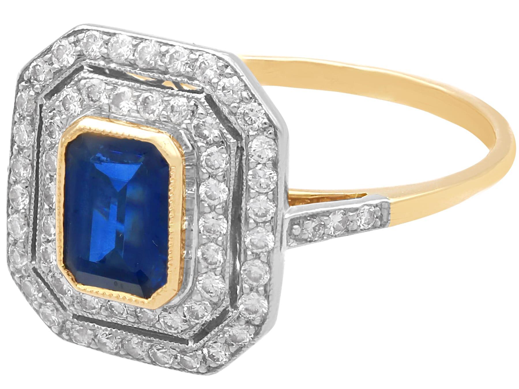 Zaffiro da 0,95 carati e diamante da 0,60 carati, anello aureola in oro giallo 18 carati Circa 1940 in vendita 1