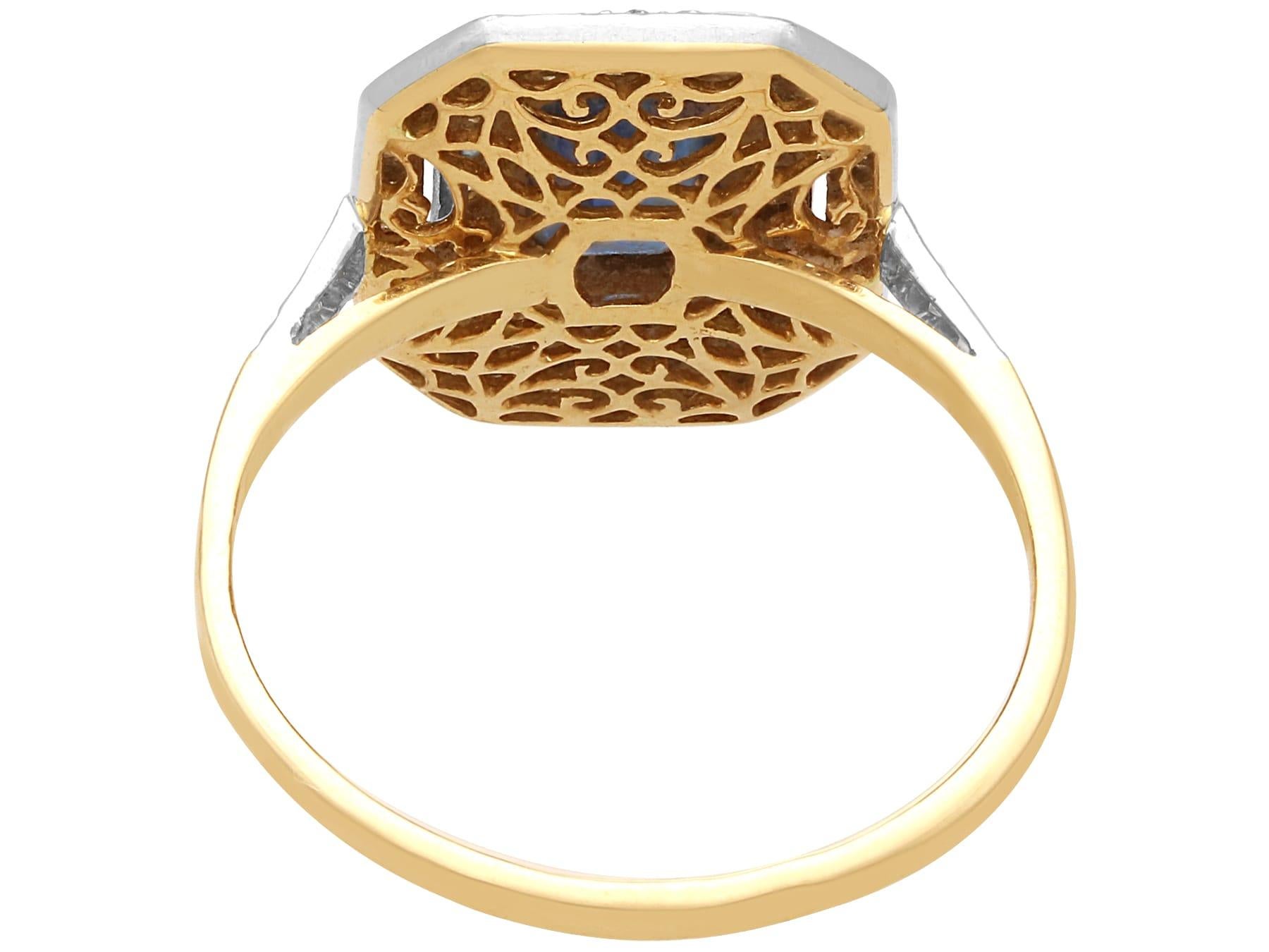 Zaffiro da 0,95 carati e diamante da 0,60 carati, anello aureola in oro giallo 18 carati Circa 1940 in vendita 2