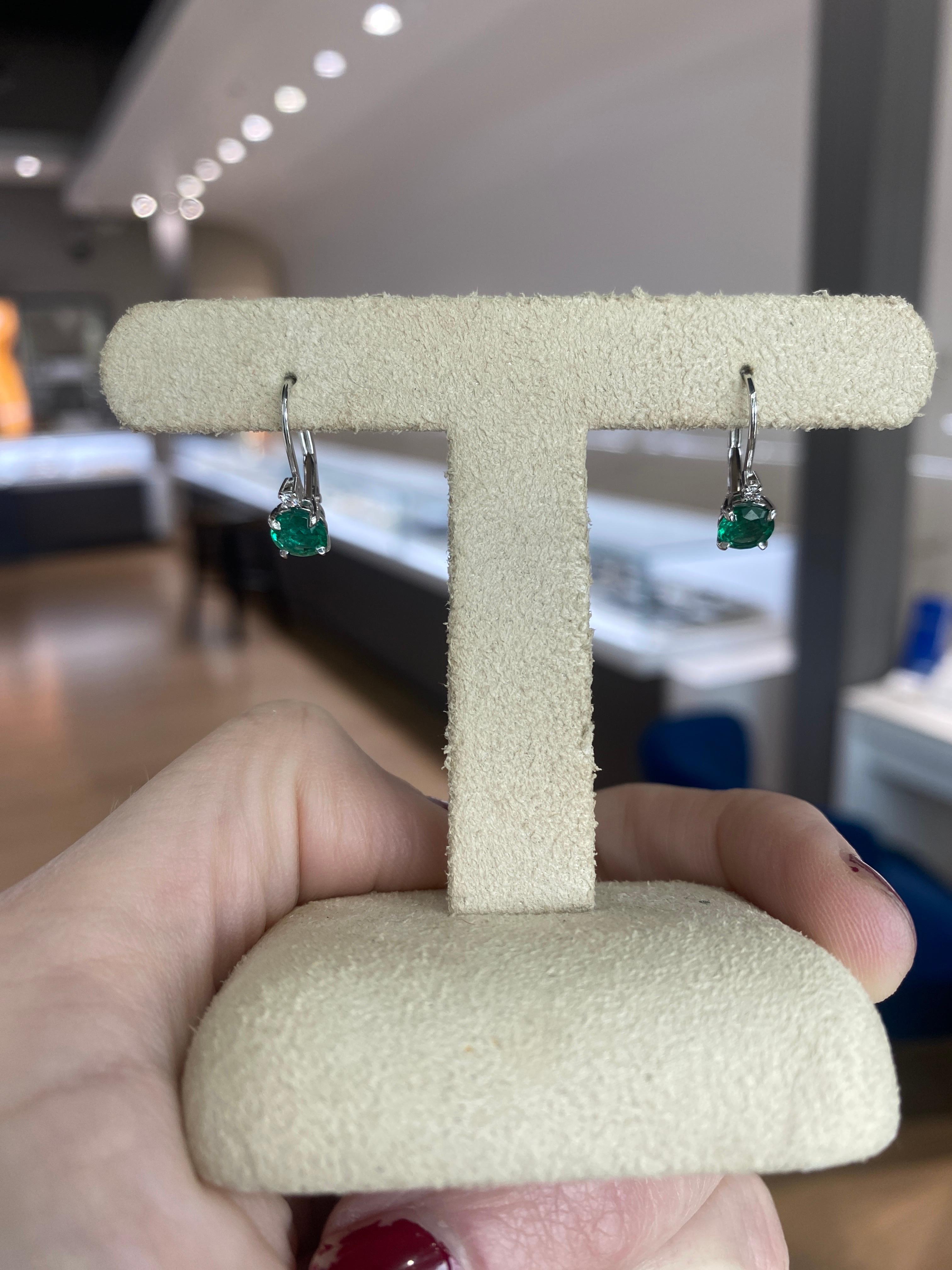 0.95 Carat Total Weight Natural Round Emerald & Diamond Drop Earrings In New Condition For Sale In Houston, TX