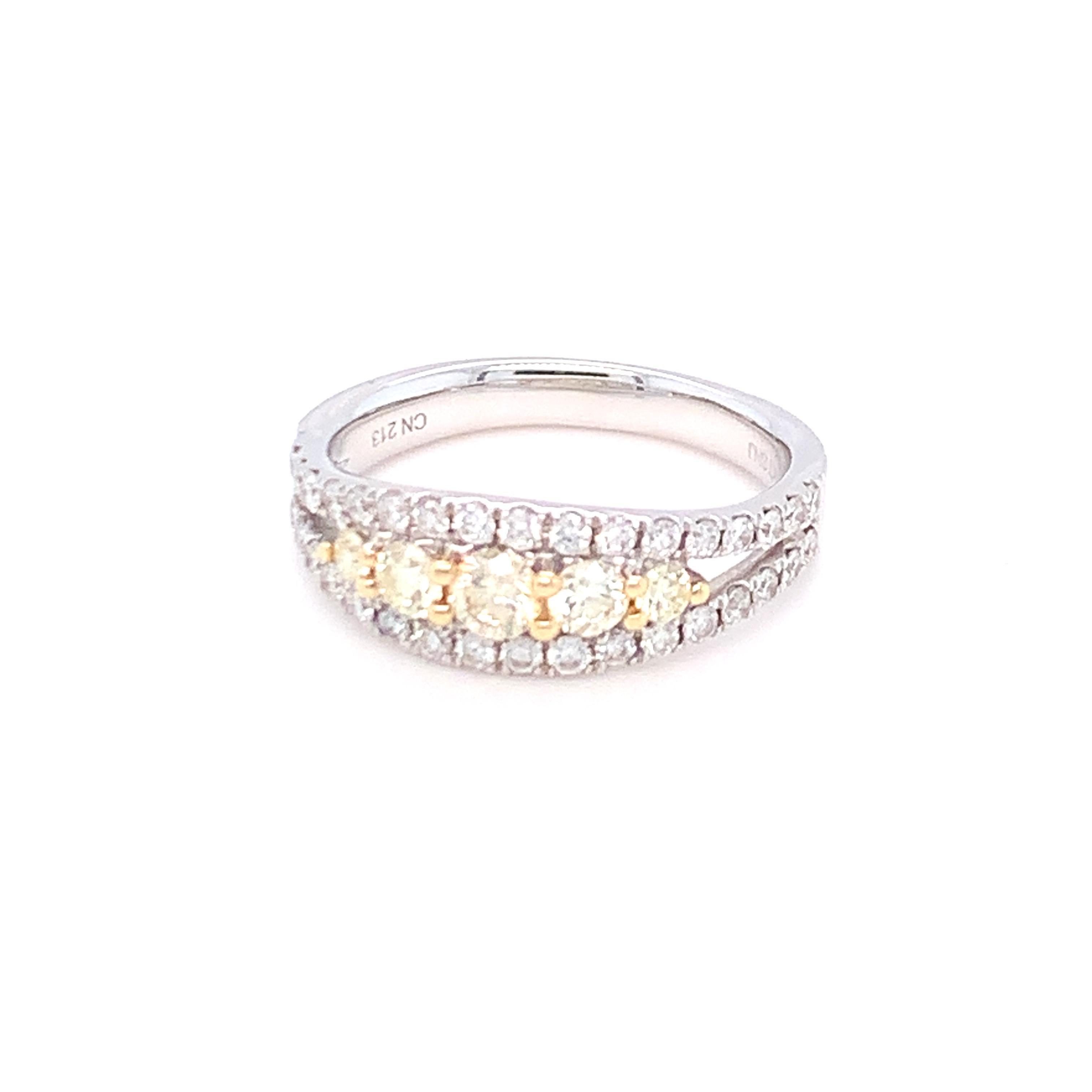 Artisan Diamant jaune et blanc de 0,95 carat en or bicolore 14 carats en vente