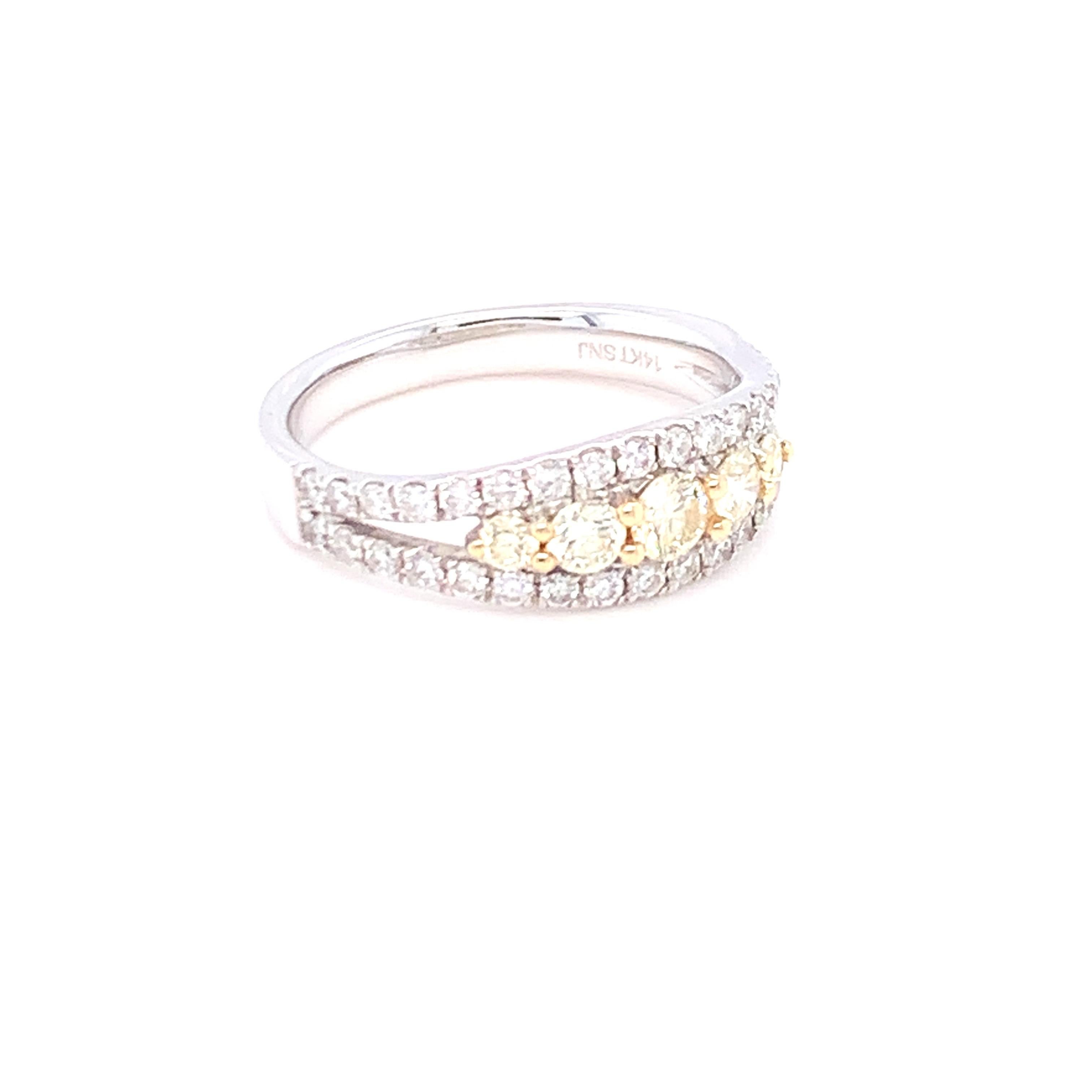 0.95 Carat Yellow & White Diamond in 14k Two Tone Gold For Sale 1