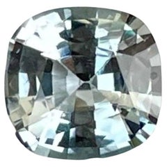 Pierre précieuse du Sri Lanka taille coussin saphir incolore 0,95 carat