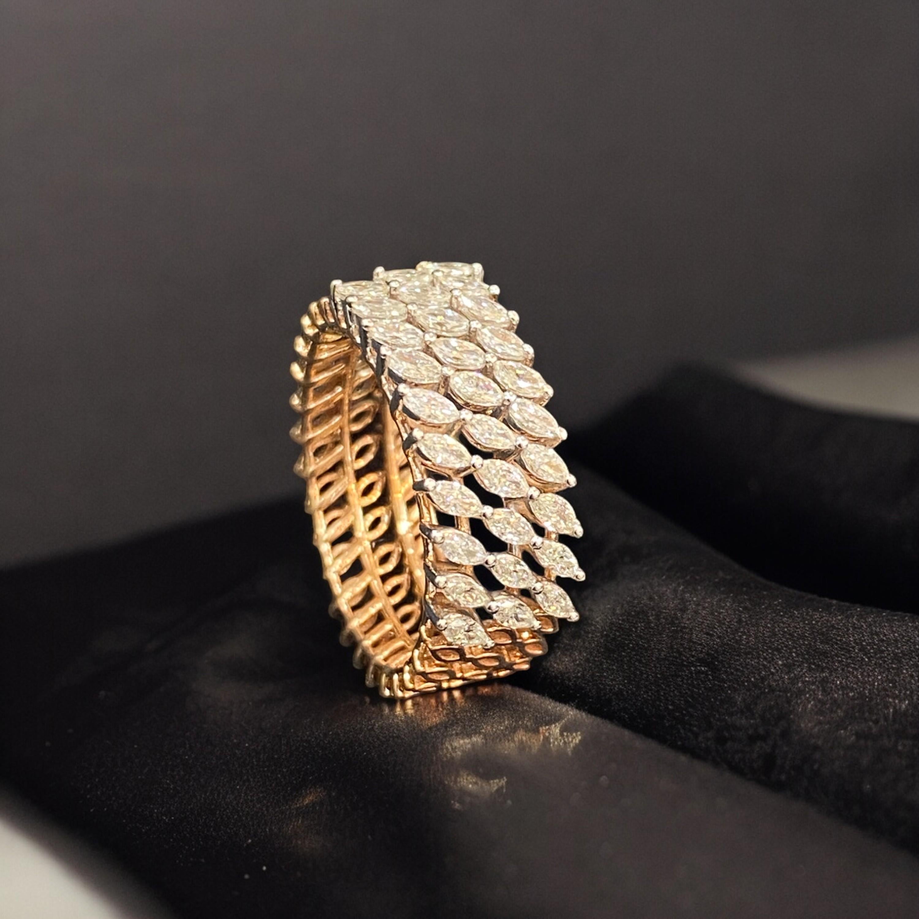 Contemporain Bague d'anniversaire F/VS1 en or rose 14 carats avec diamants de forme marquise de 0,95 carat en vente