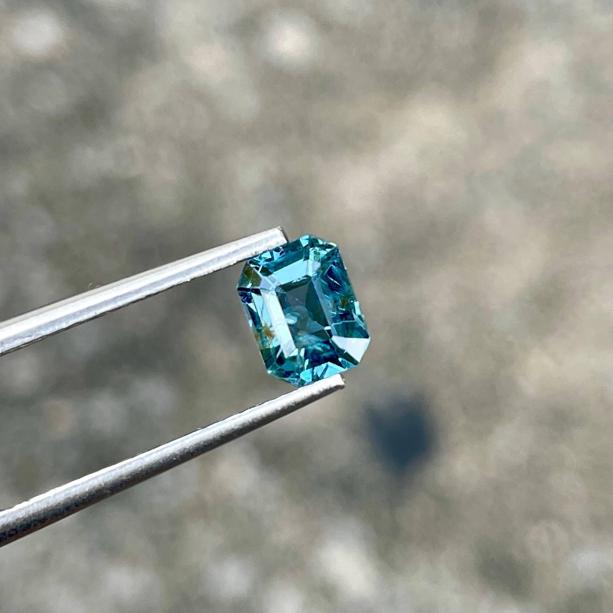 0,95 Karat Graublauer Spinell Stein Smaragdschliff Natürlicher burmesischer Edelstein im Zustand „Neu“ im Angebot in Bangkok, TH