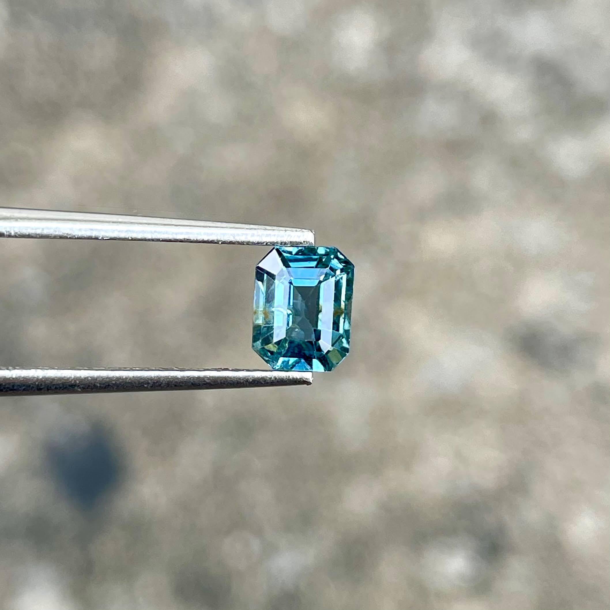 0,95 Karat Graublauer Spinell Stein Smaragdschliff Natürlicher burmesischer Edelstein im Angebot 1