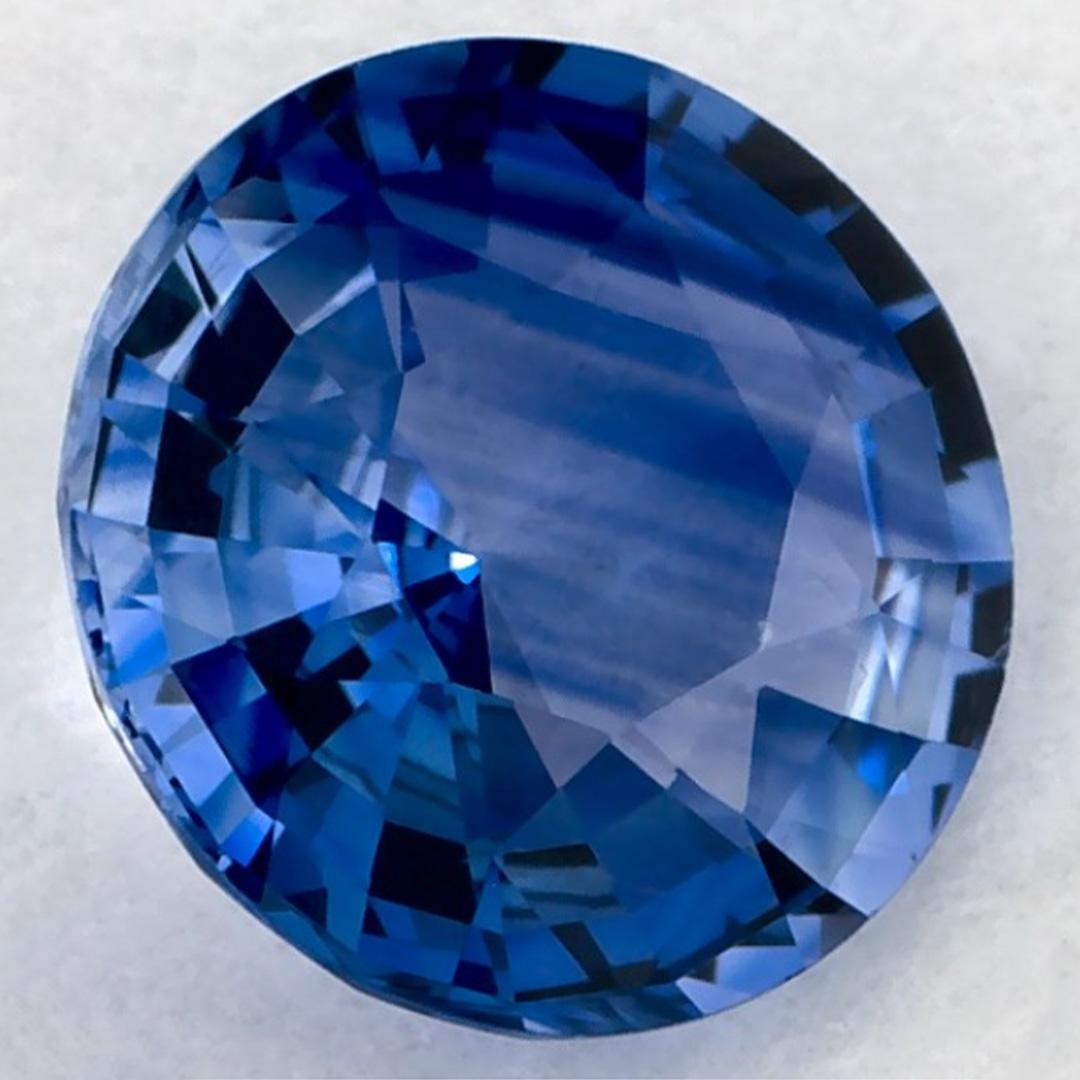 This natural Blue sapphire offers elegance and sophistication. With its rich color saturation and precise cutting, it is the perfect centerpiece for an engagement ring or luxury jewelry design.

This sapphire originates from Sri Lanka (Ceylon),