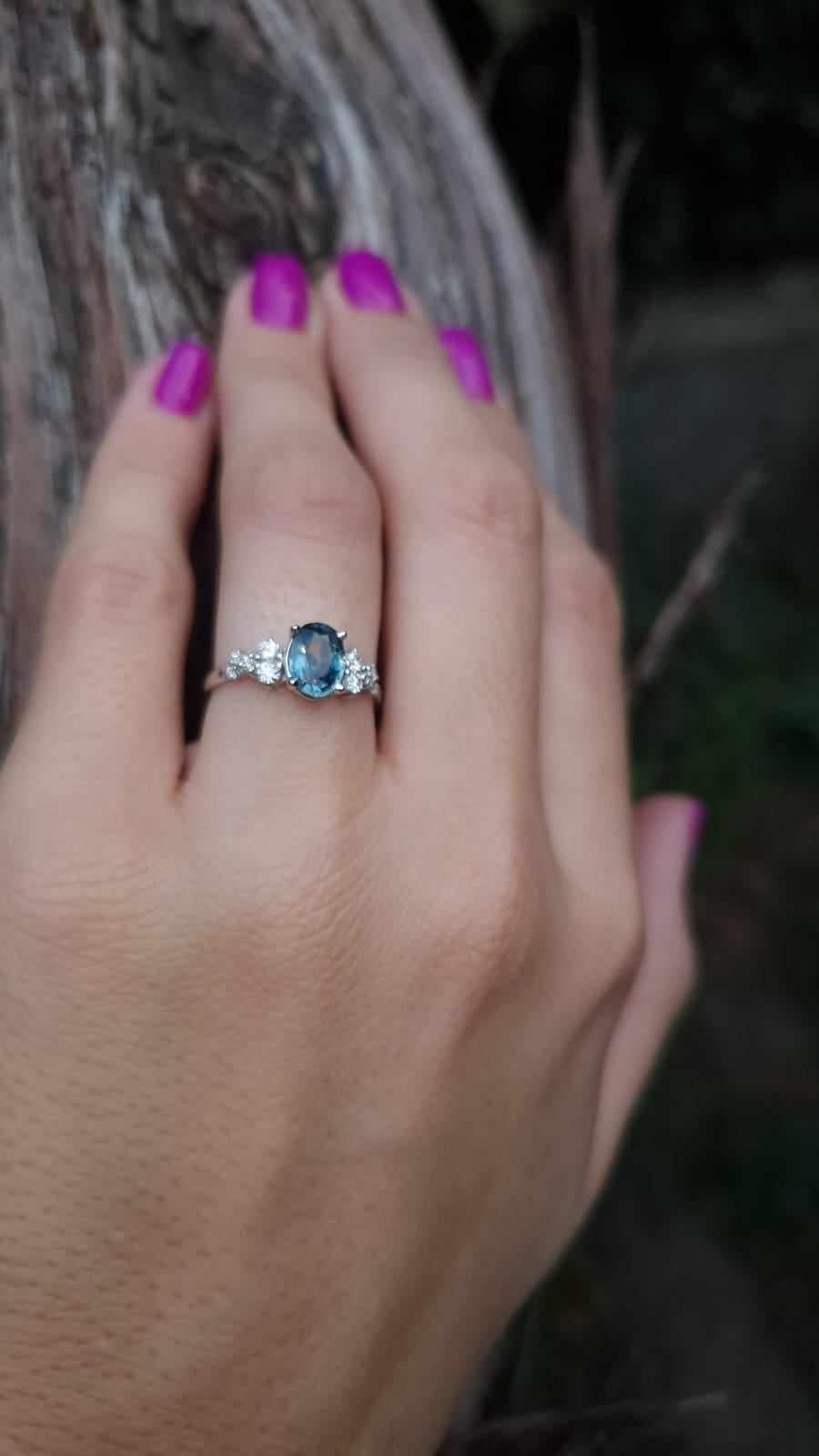 0.95 ct Sapphire & diamonds ring, Australian Parti Sapphire Cluster Ring For Sale 4
