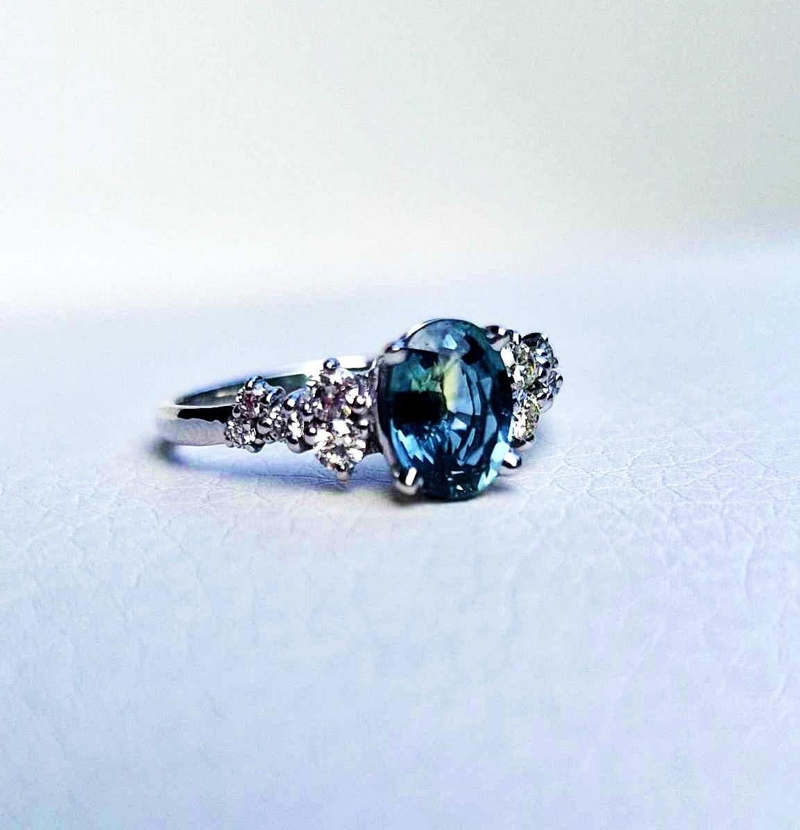 Contemporary 0.95 ct Sapphire & diamonds ring, Australian Parti Sapphire Cluster Ring For Sale