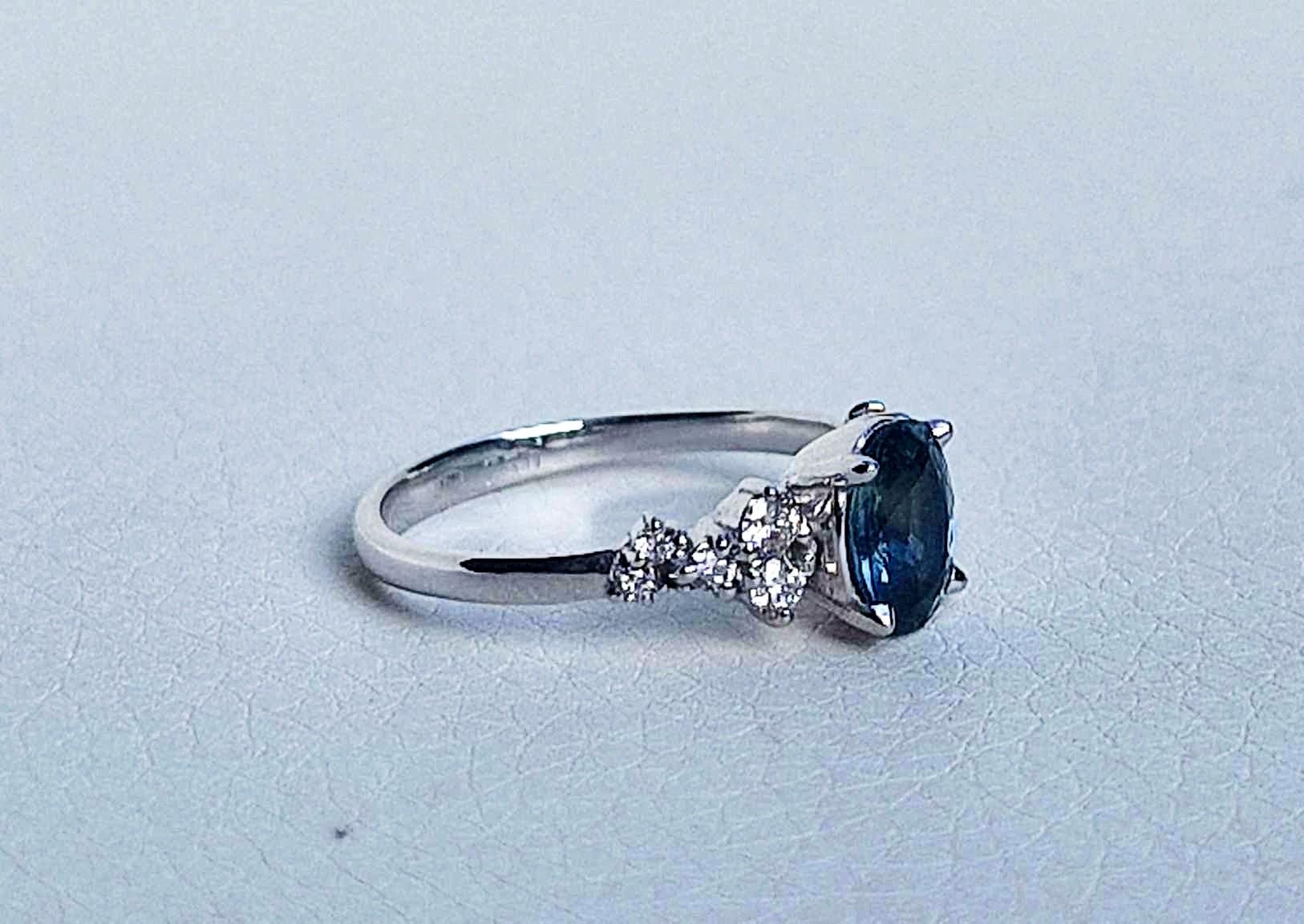 Oval Cut 0.95 ct Sapphire & diamonds ring, Australian Parti Sapphire Cluster Ring For Sale