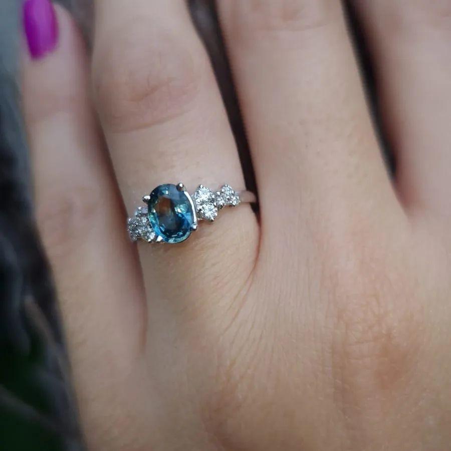 0.95 ct Sapphire & diamonds ring, Australian Parti Sapphire Cluster Ring For Sale 1