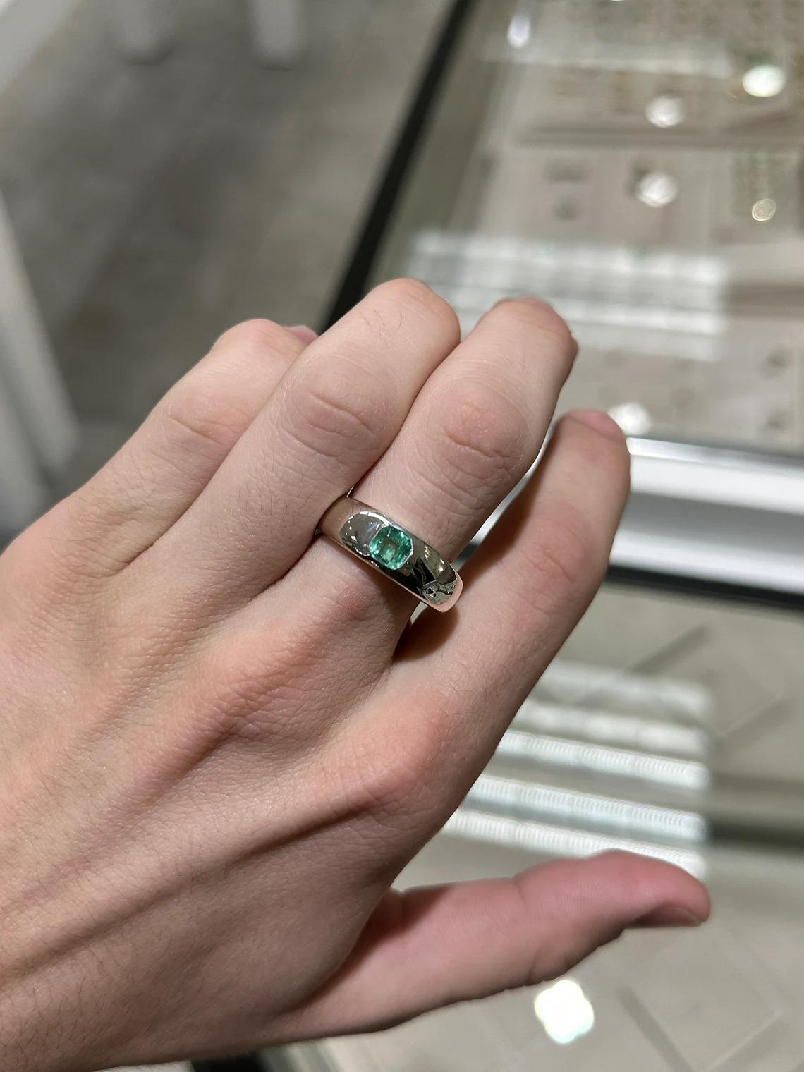 0.95ct SS Solitaire Men's Medium Green Asscher Cut Emerald Bezel Set Band Ring For Sale 1
