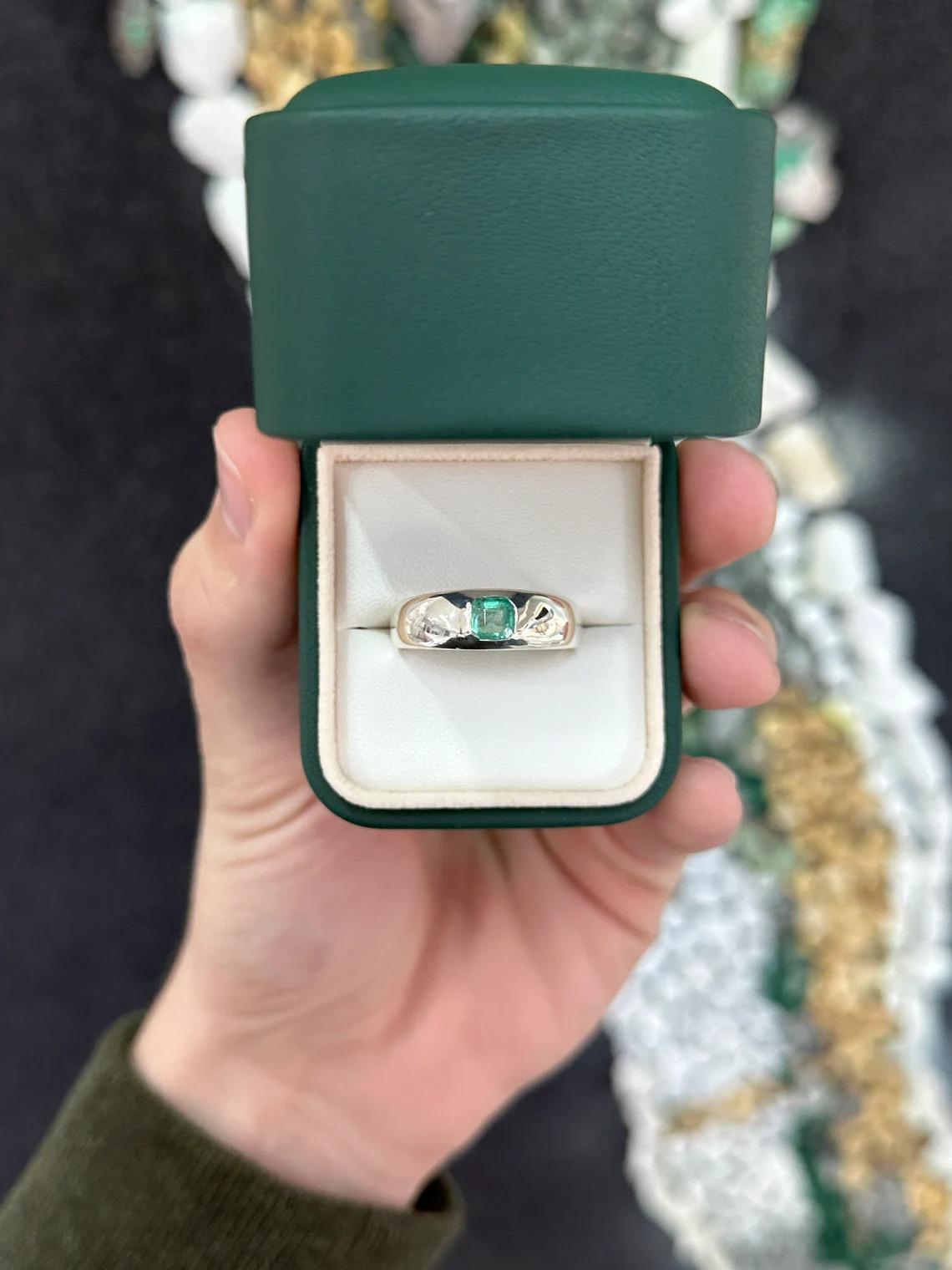 0.95ct SS Solitaire Men's Medium Green Asscher Cut Emerald Bezel Set Band Ring For Sale 2