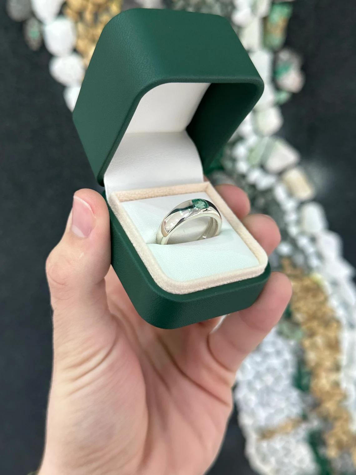 0.95ct SS Solitaire Men's Medium Green Asscher Cut Emerald Bezel Set Band Ring For Sale 3