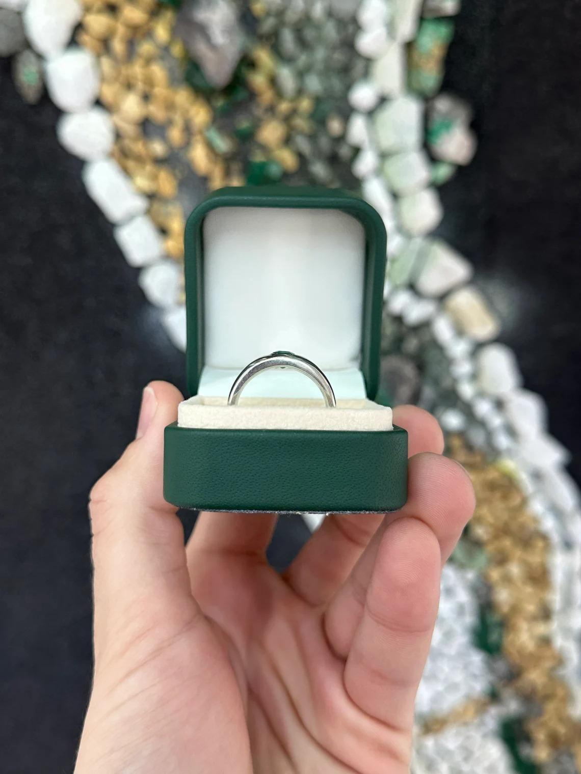 0.95ct SS Solitaire Men's Medium Green Asscher Cut Emerald Bezel Set Band Ring For Sale 4