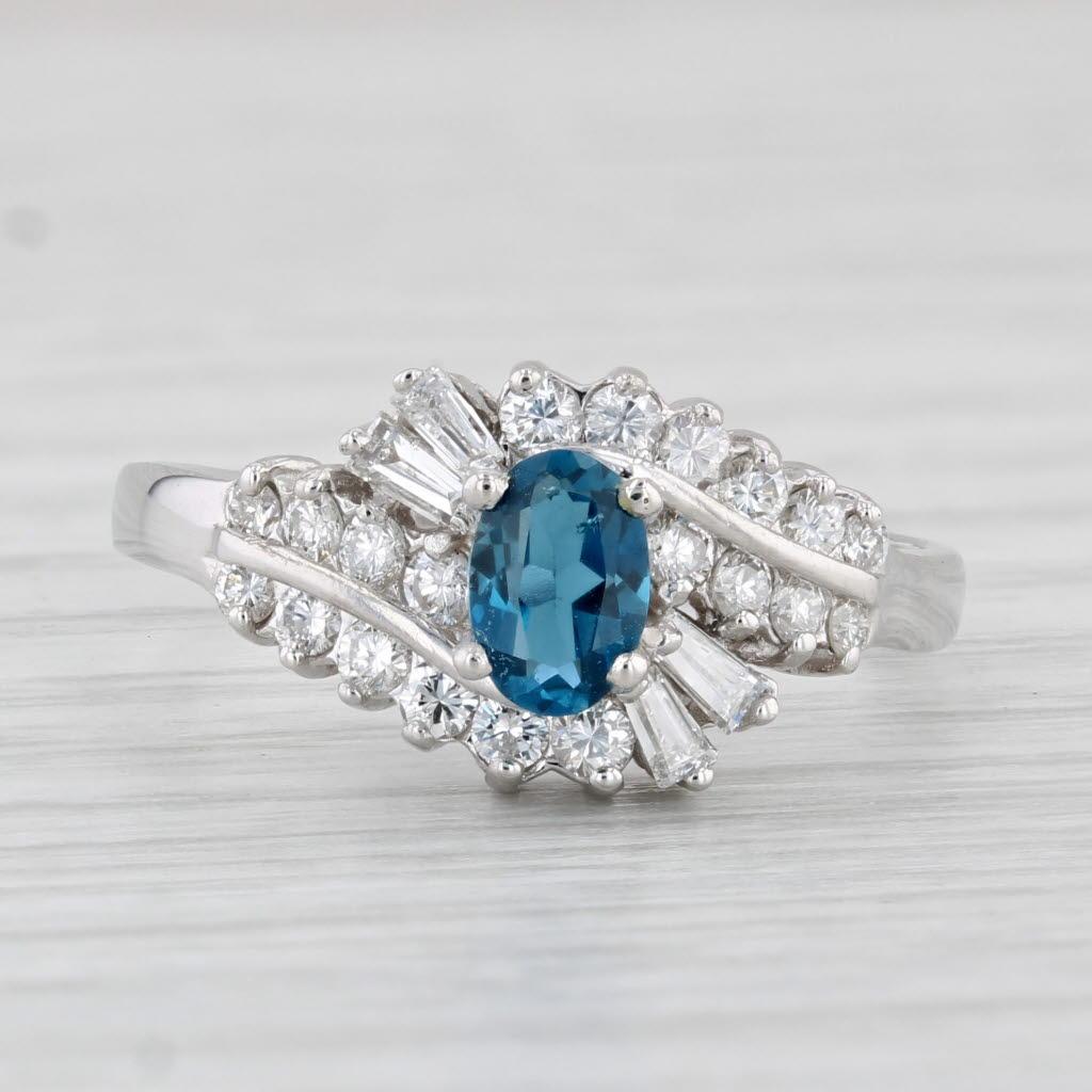 Anello con diamante Topazio Blu di Londra da 0,95 ct. in oro bianco 14k misura 7,5 Scintilla di fidanzamento In condizioni buone in vendita a McLeansville, NC