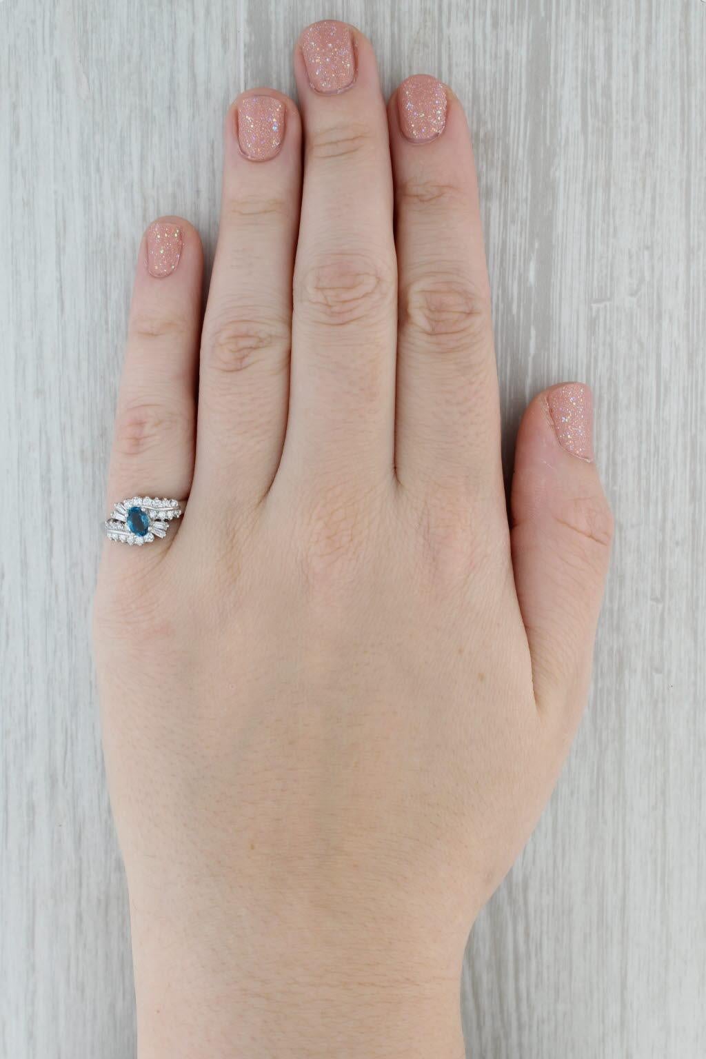 Anello con diamante Topazio Blu di Londra da 0,95 ct. in oro bianco 14k misura 7,5 Scintilla di fidanzamento in vendita 3