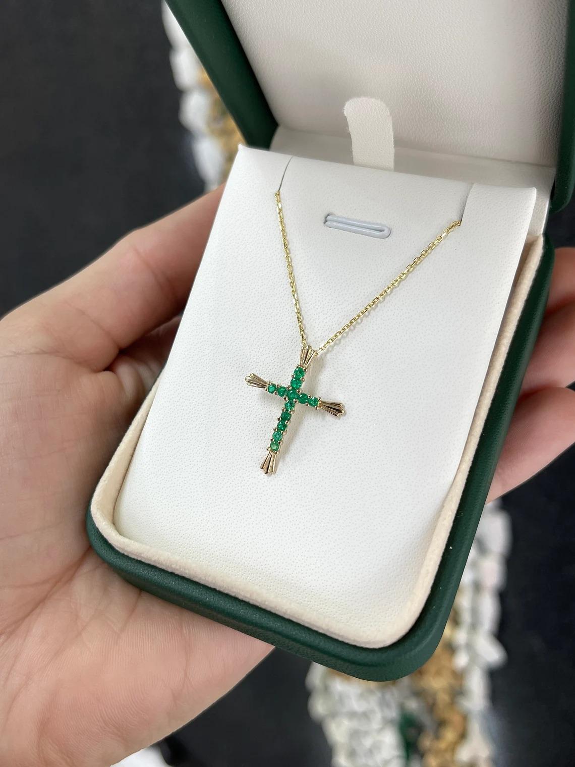 0.95tcw 18K Natural Round Cut Emerald Religious Gold Cross Pendant Necklace In New Condition For Sale In Jupiter, FL