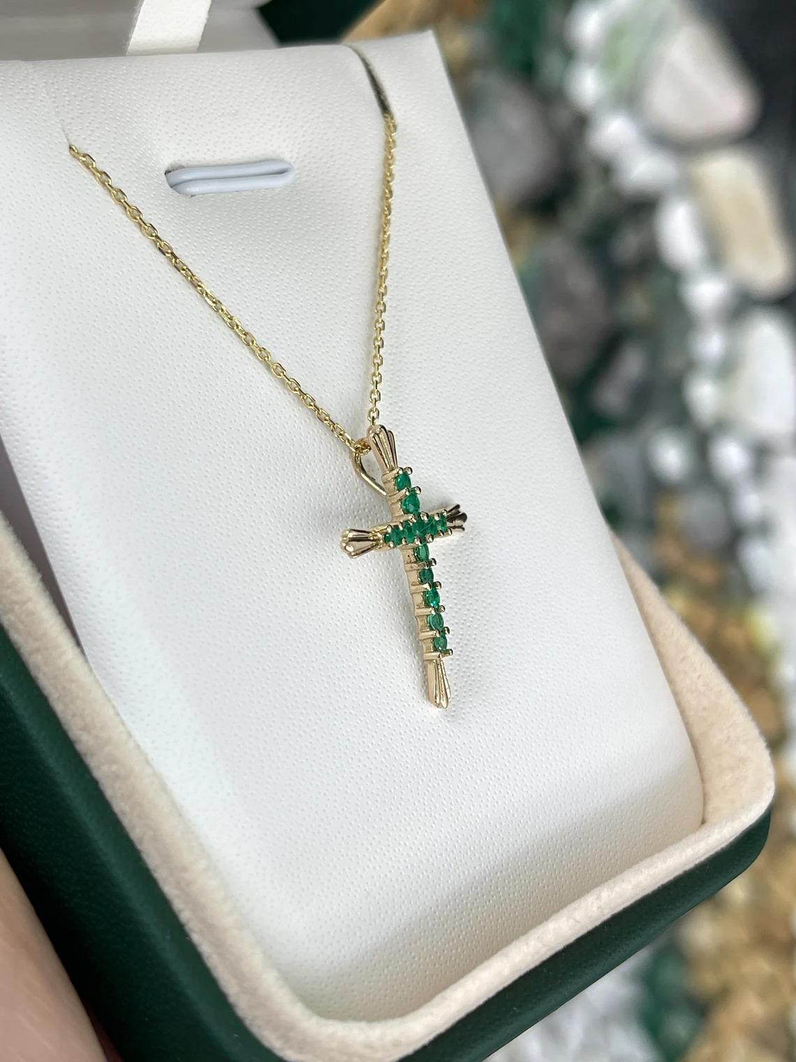 Women's or Men's 0.95tcw 18K Natural Round Cut Emerald Religious Gold Cross Pendant Necklace For Sale