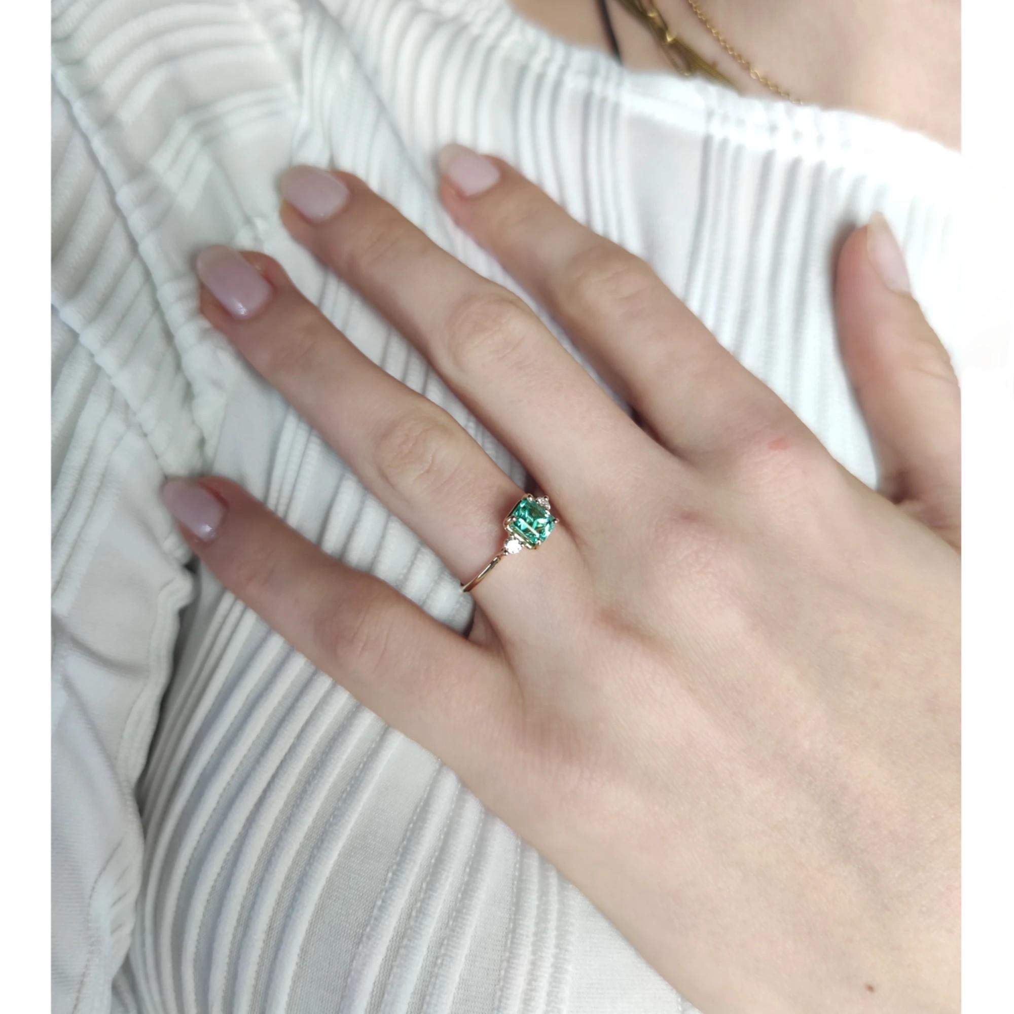 Exquisite Women's Engagement Ring in 14K Gold, featuring a striking Emerald centerpiece complemented by sparkling Diamonds. Perfect for special moments, discover our luxurious collection

1 Emerald, Dimensions: 5.79X5.4X4.26mm
0.228X0.213X0.168