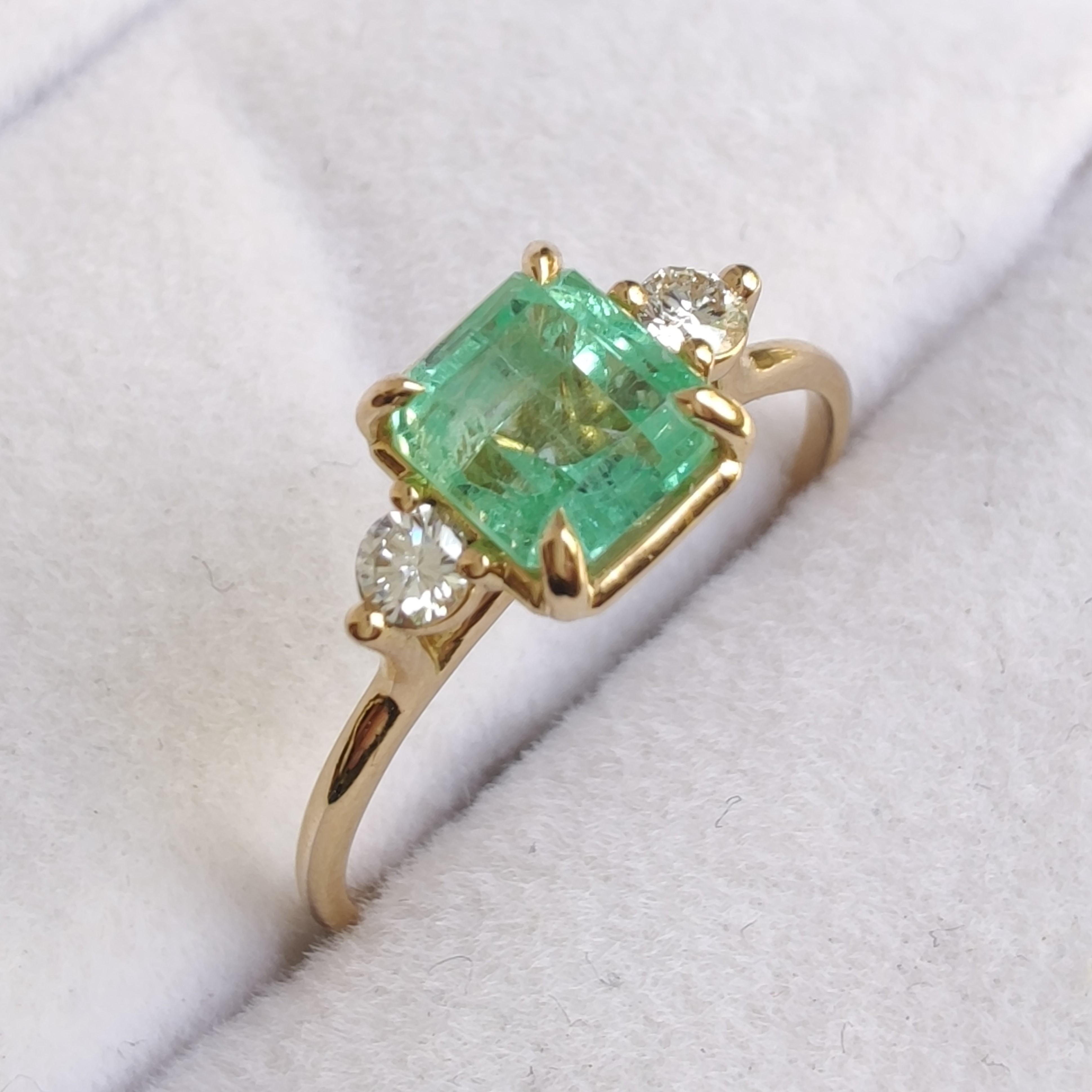 Natural Emerald Diamond Engagement Ring, 18K Gold - In New Condition In Sant Josep de sa Talaia, IB