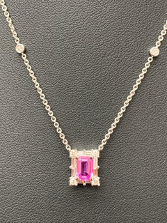 Collier pendentif en or blanc 18 carats avec saphir rose taille émeraude de 0,96 carat et diamants