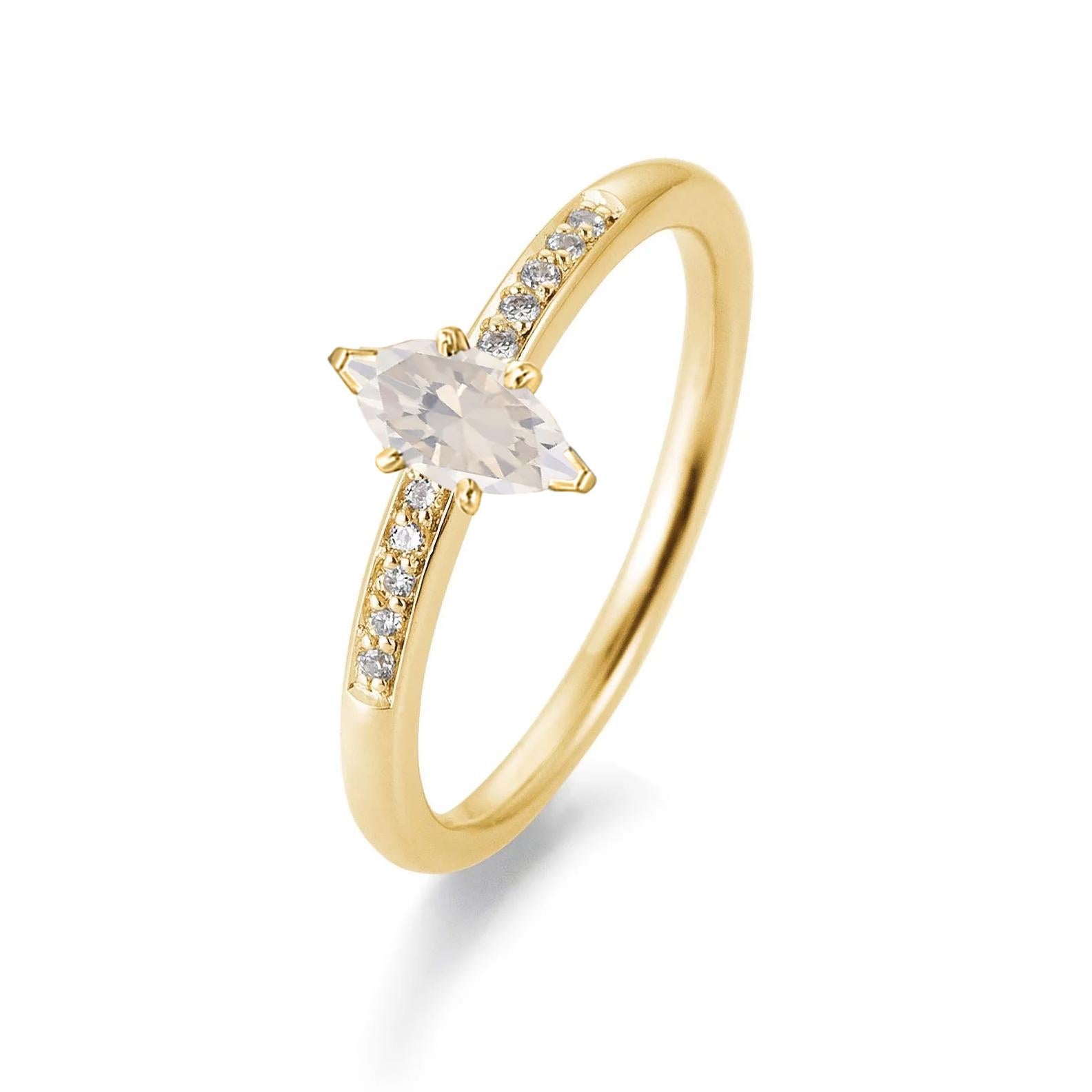 Contemporary 0.96 carat Fancy White Diamond Marquise white Diamond on Yellow Gold 18K Ring For Sale