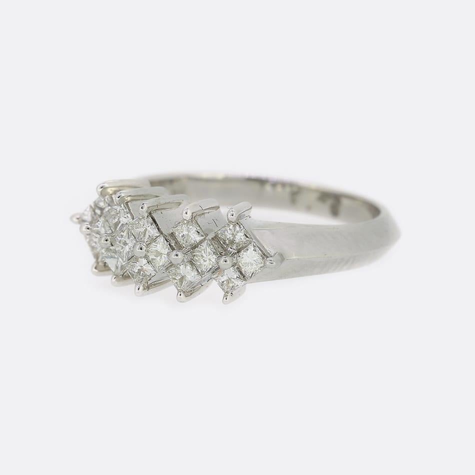 0,96 Karat Diamant-Cluster-Ring mit Prinzessinnenschliff im Zustand „Gut“ im Angebot in London, GB